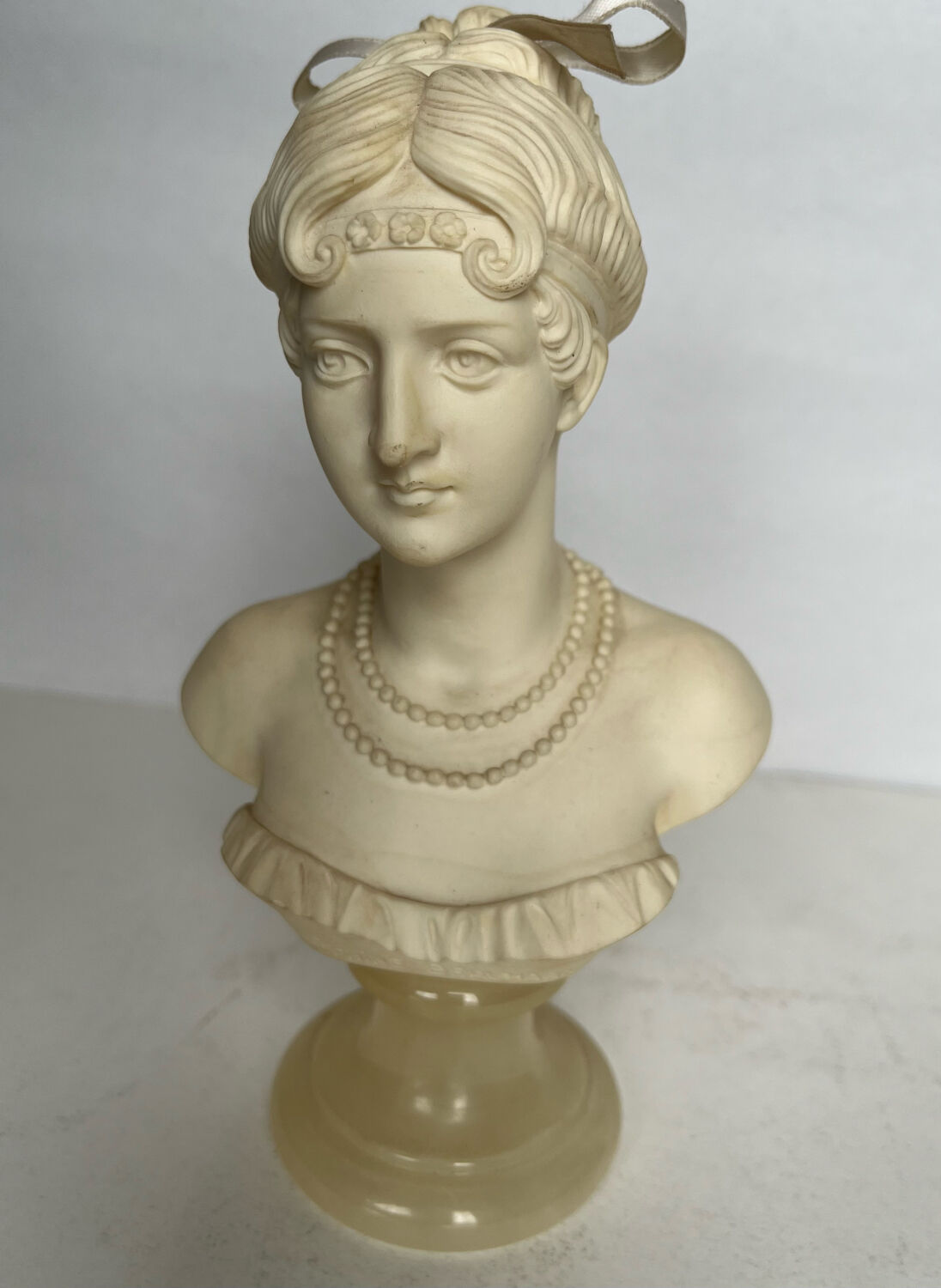 Bust of a woman in alabaster and onyx
