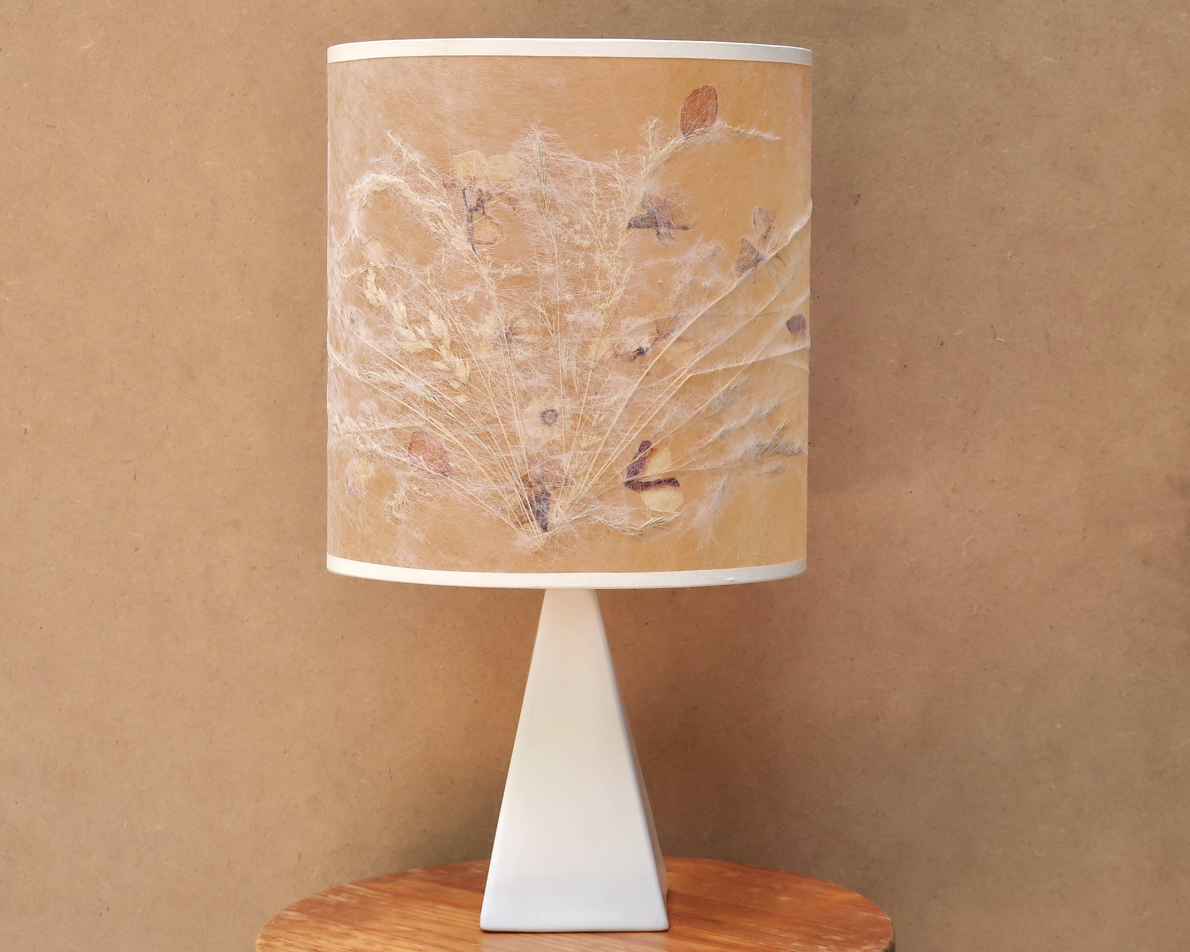 Lampe pyramide en céramique blanche, années 80