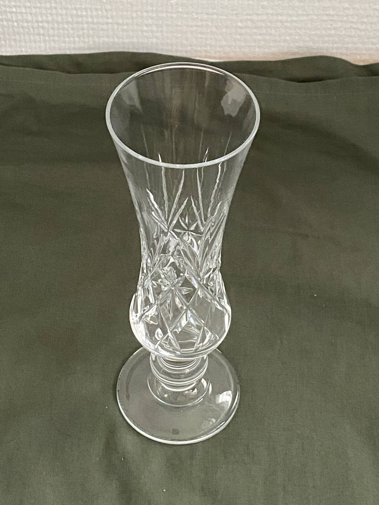 Cut crystal single-stem vase