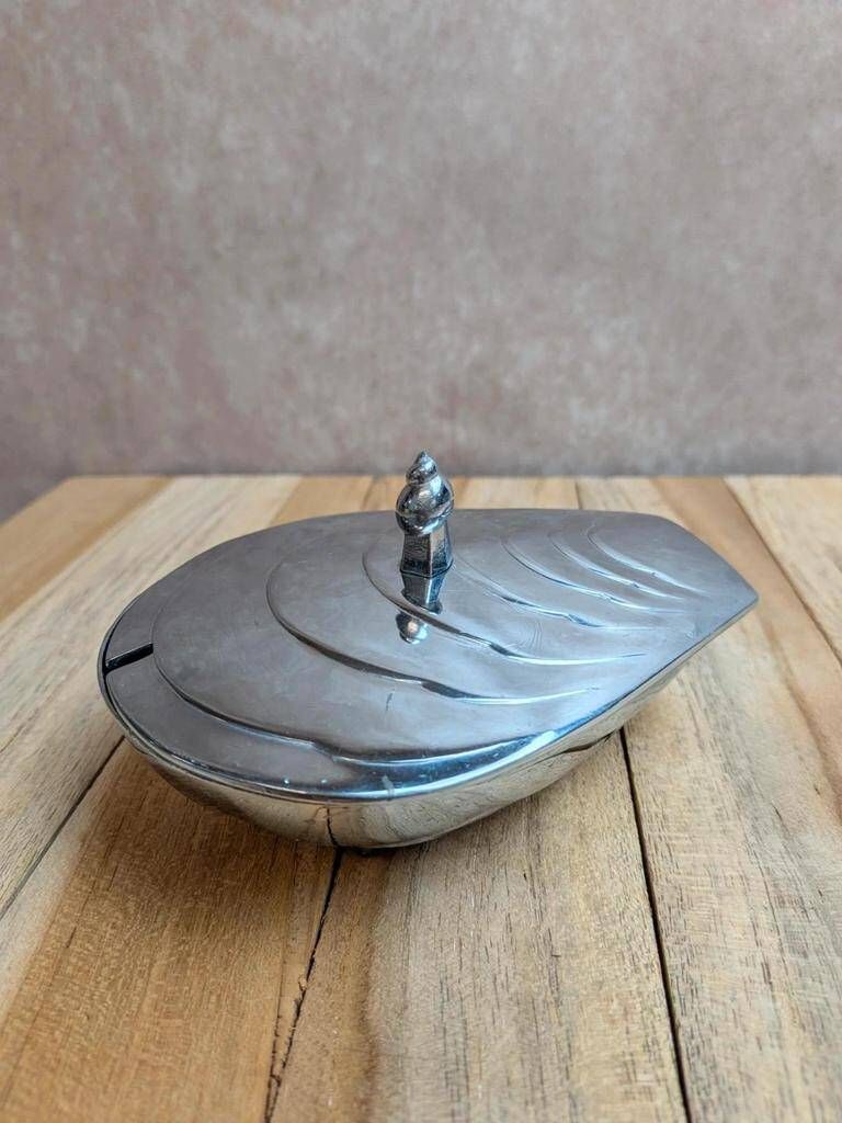Vintage Art Deco silver-plated butter dish – Shell