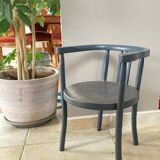 Curved wooden armchair from the late 19th/early 20th century.