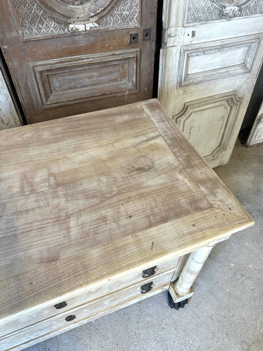 Commode returned from Egypt, bleached around 1800.