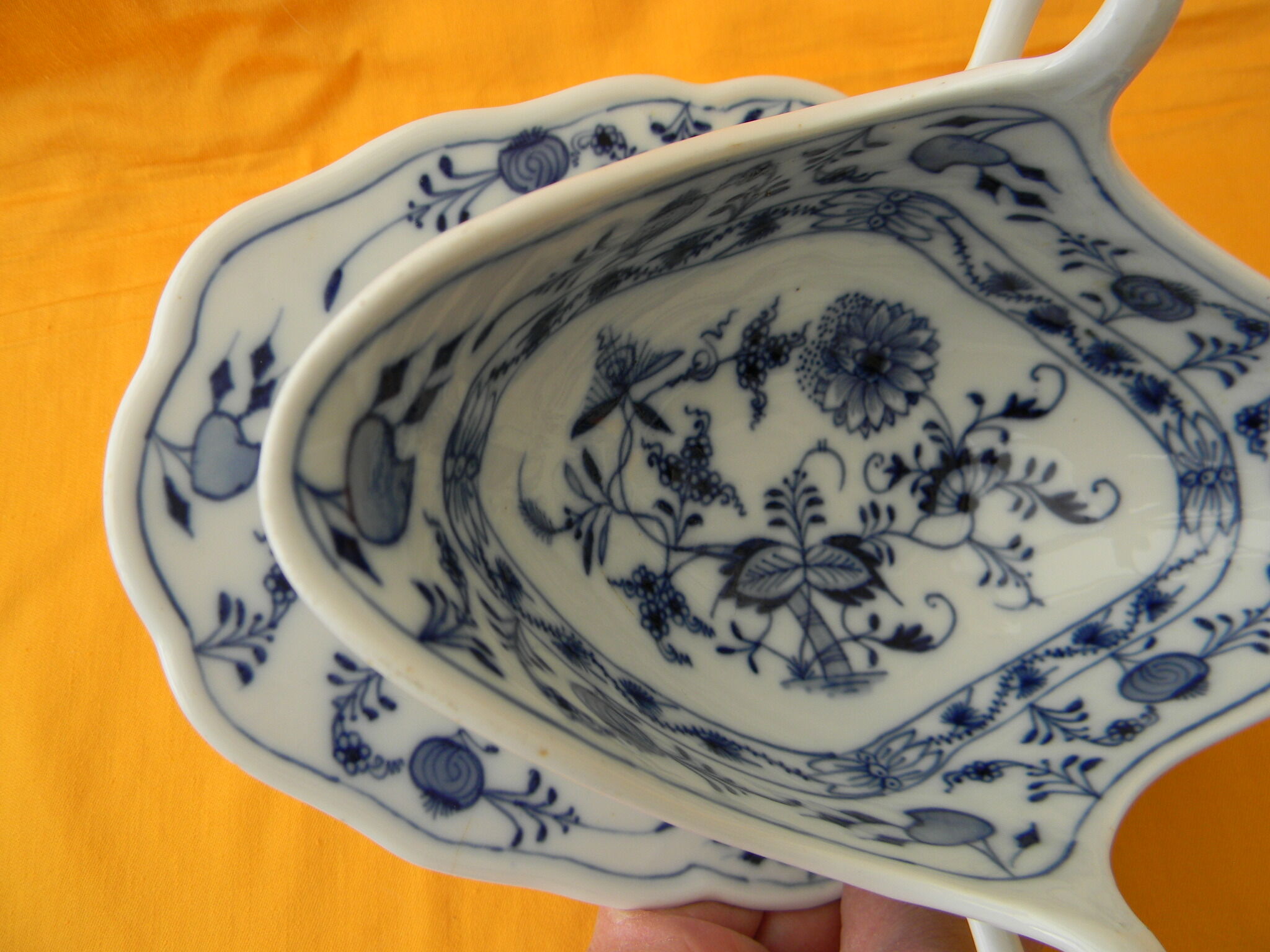 Porcelain saucière germany meissen germany.