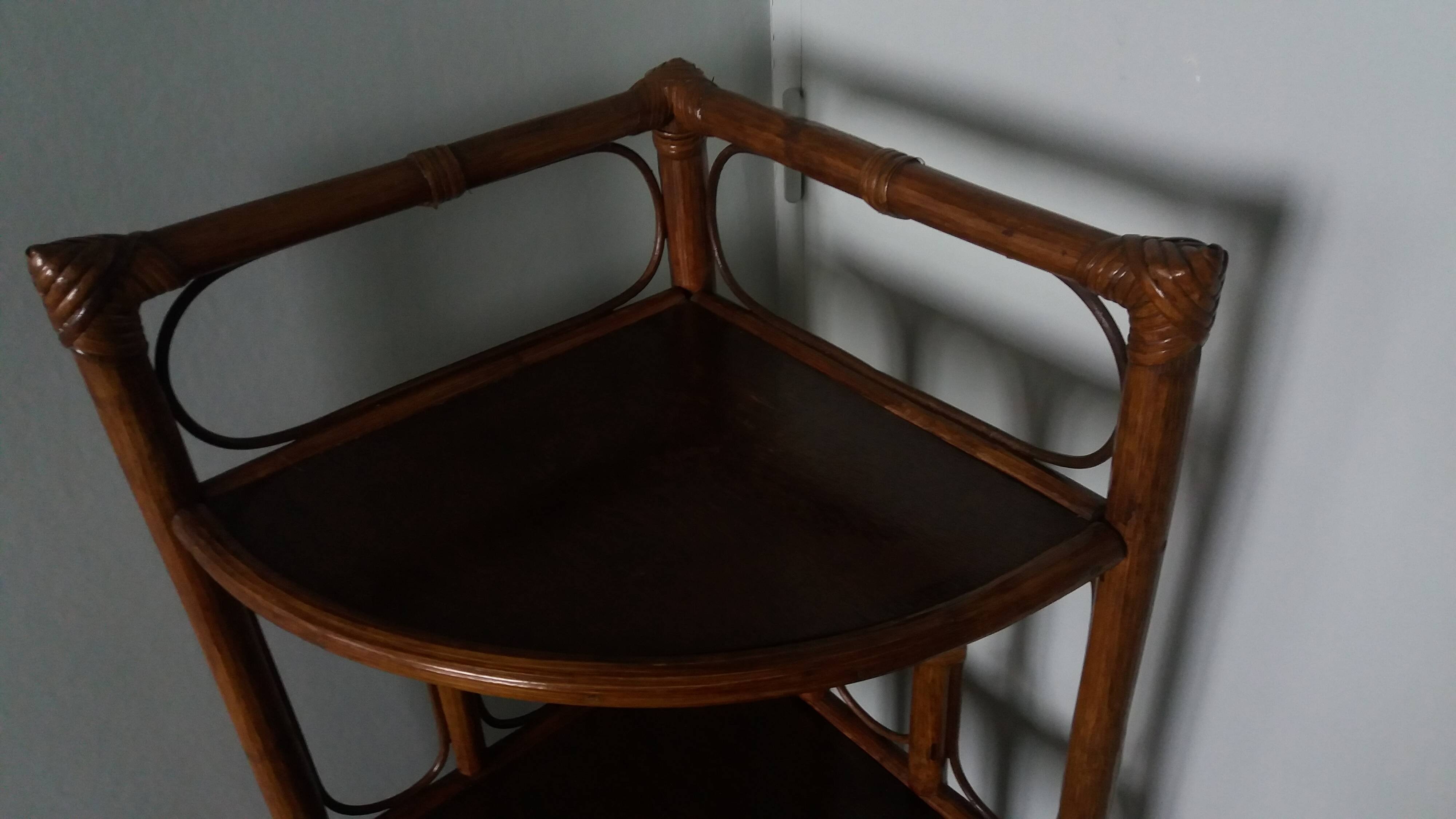 Corner shelf, corner unit, in wicker and wood
