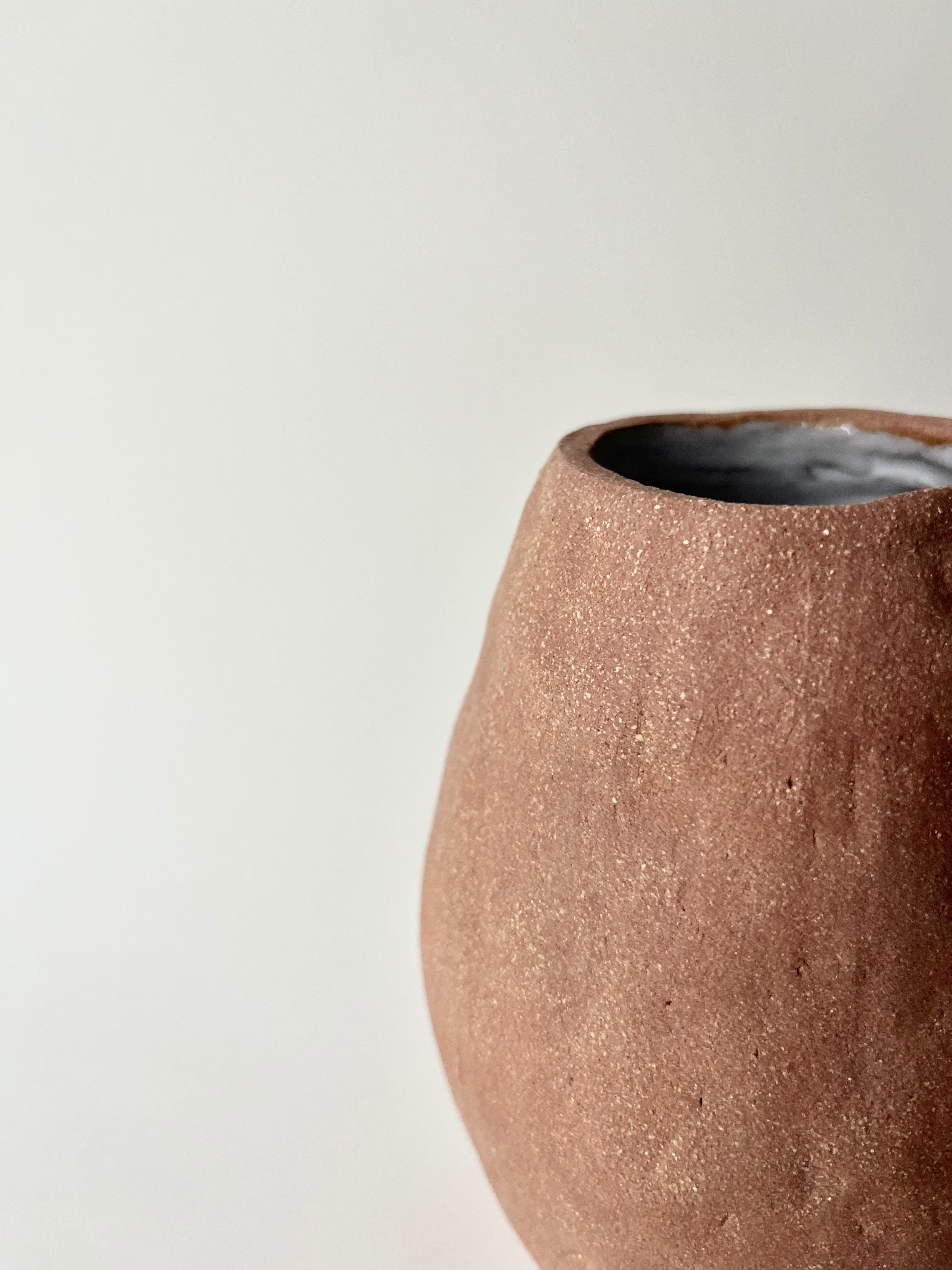 Vase ovale terracotta, Tram Gomsu