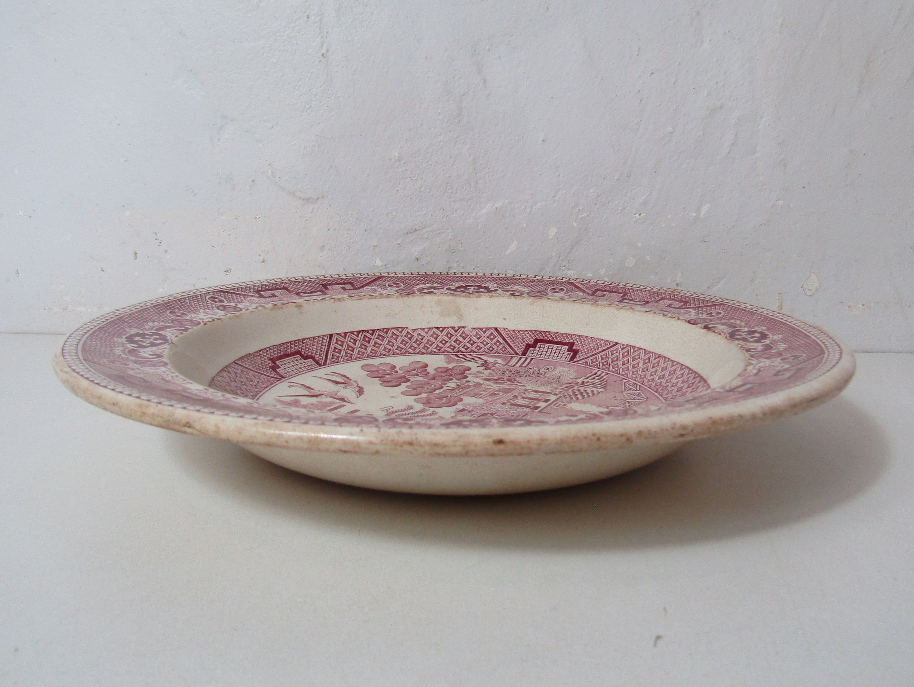 Ancient orientalist pink hollow dish
