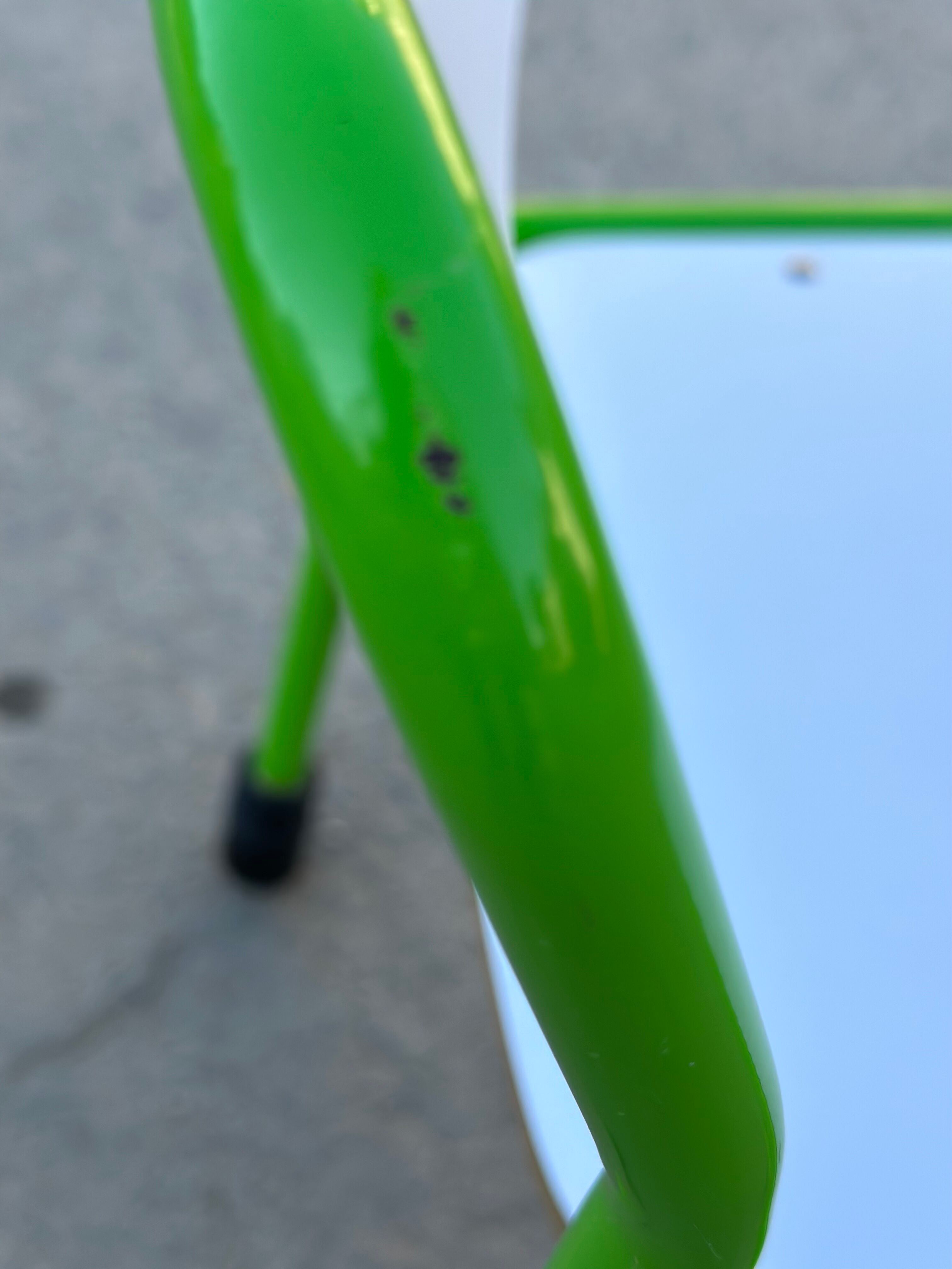 Green tubular children's chair 60 years;