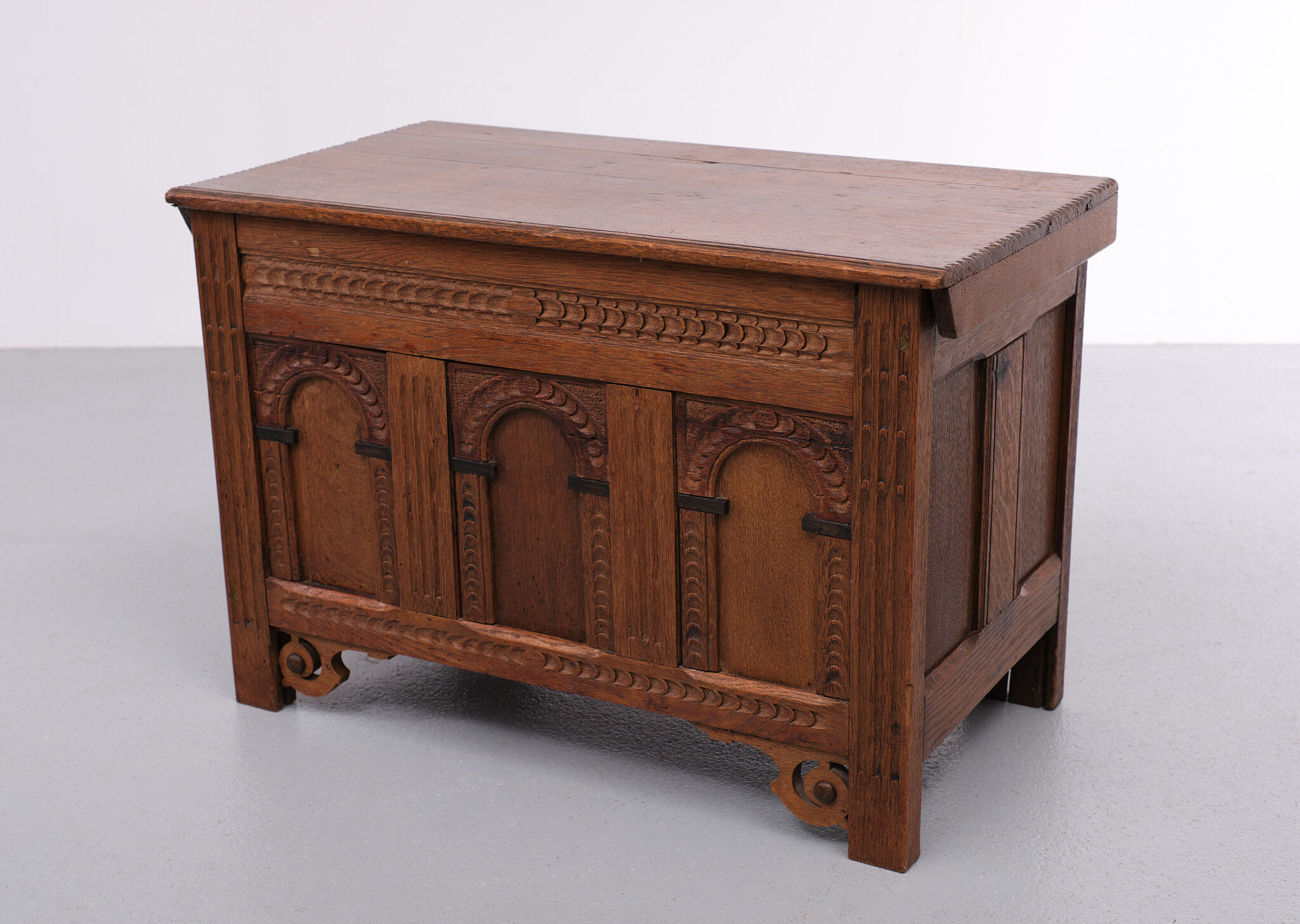 Coffre miniature en chêne hollandais, 1820