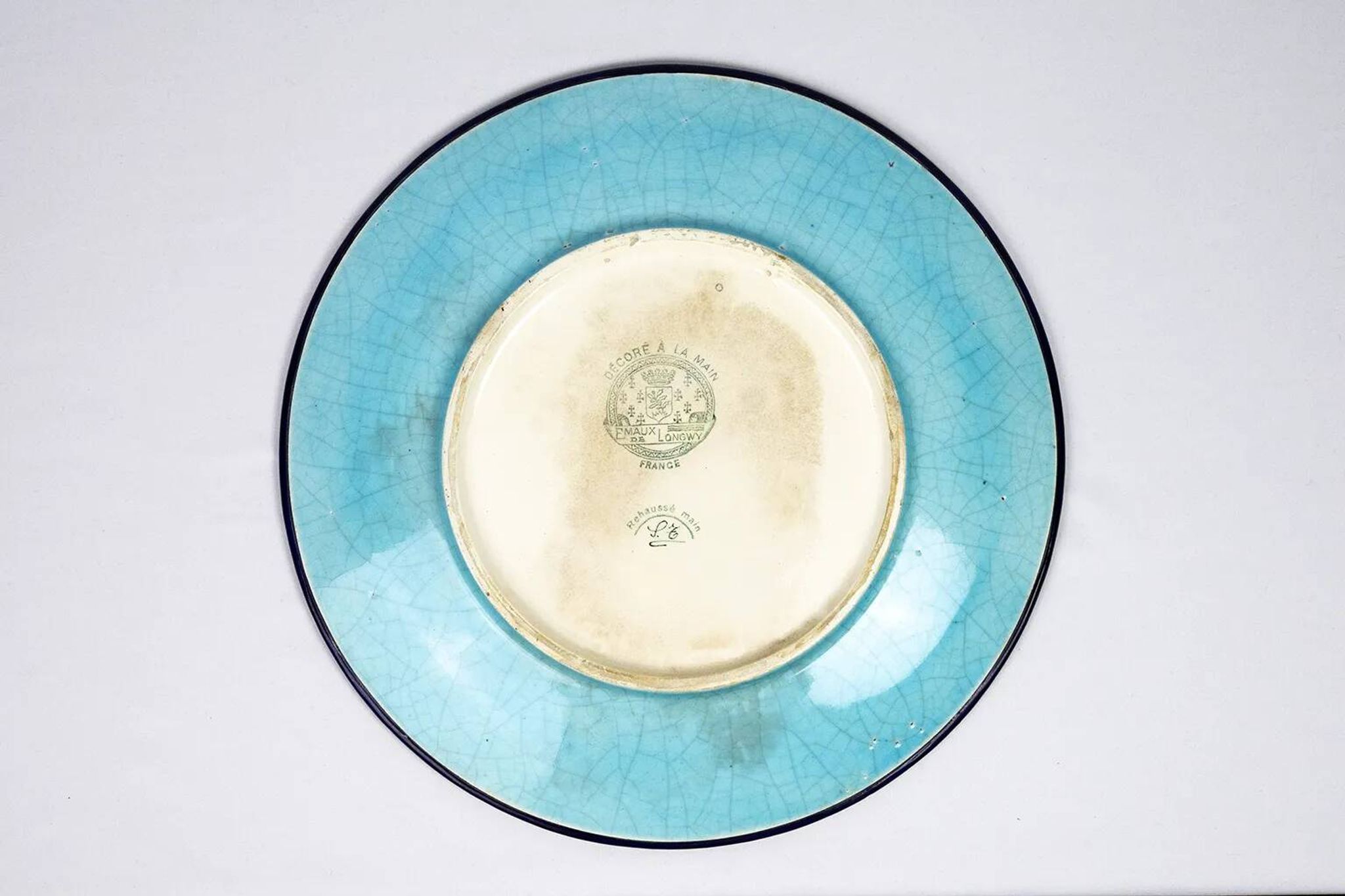 Plat en émaux de Longwy – Décor d’oiseaux et fleurs polychromes – 1950