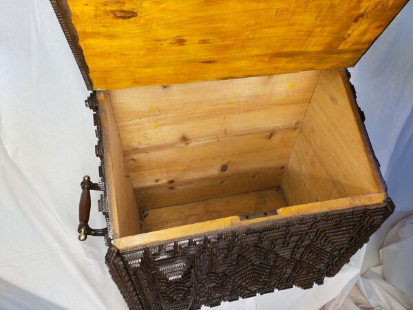 Coffre art populaire tramp art époque 19 éme
