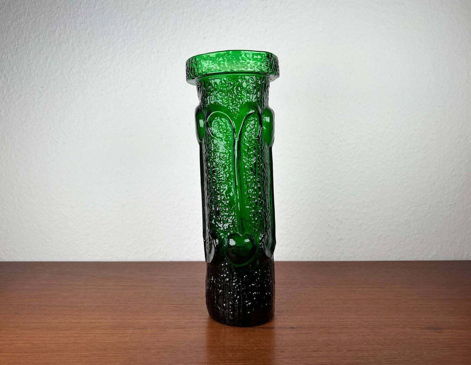 Mid-century modern green Italian glass vase by Wayne Husted for Stelvia, 1970s.