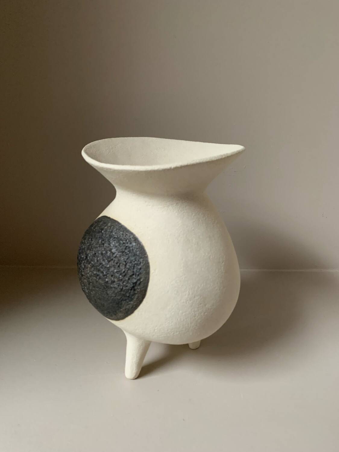 Vase en grès blanc