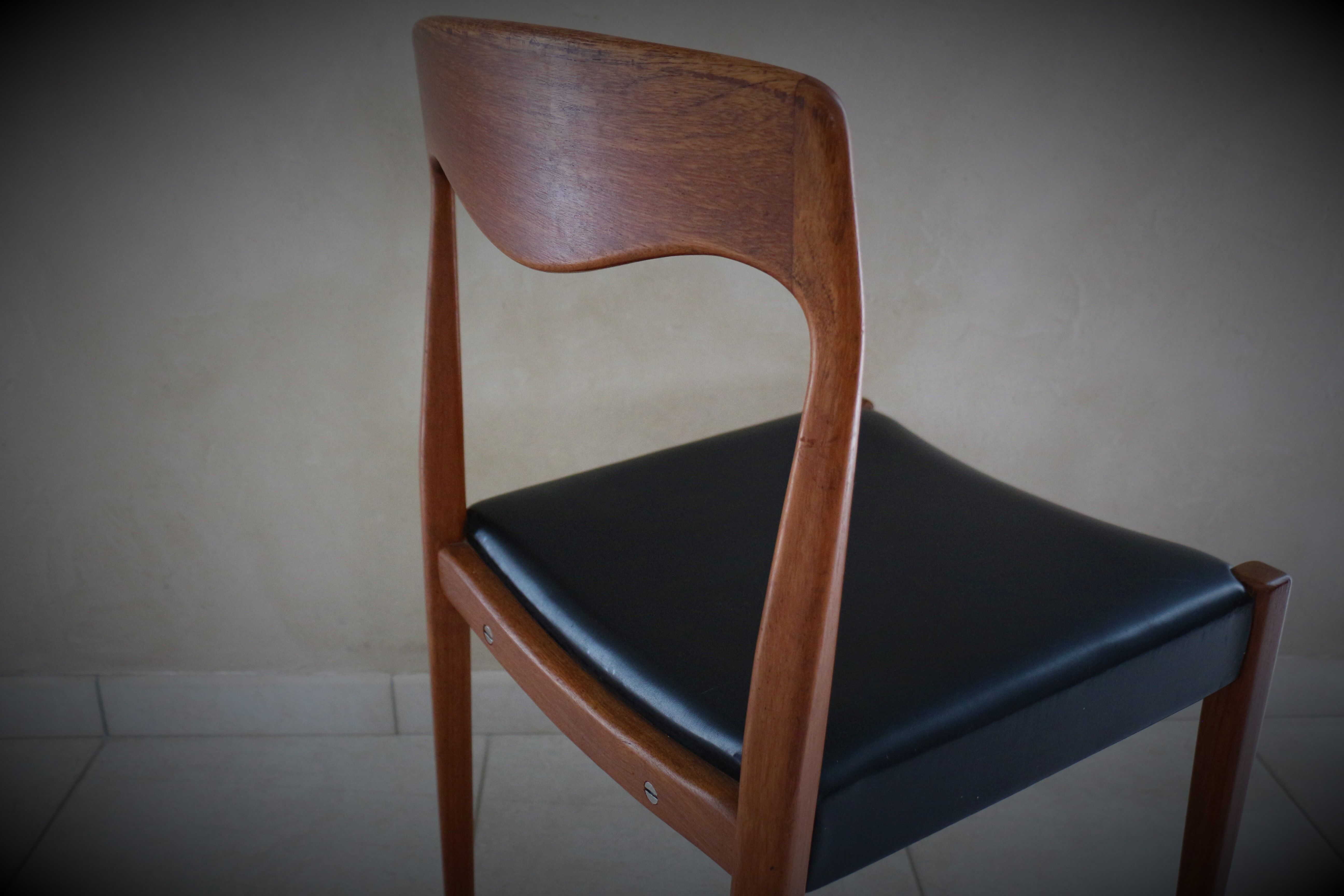 Lot of 6 scandinavian chairs in teak