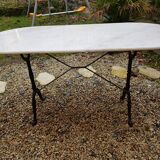 Bistro table in marble and cast iron