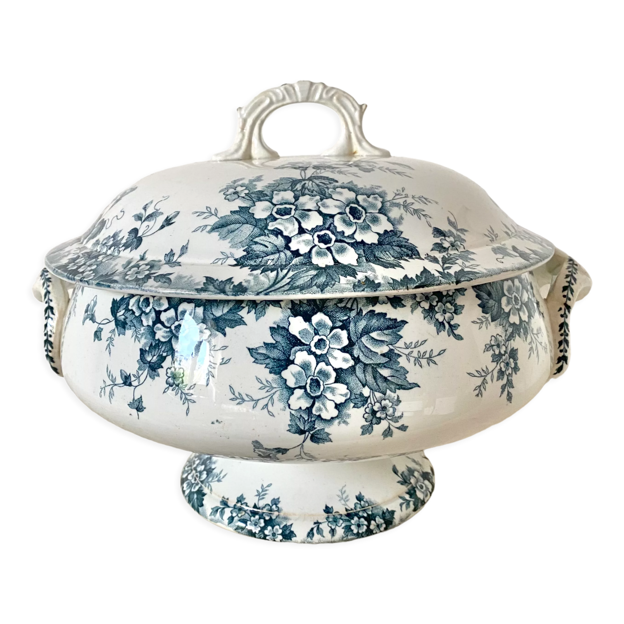 Old soup tureen Saint Amand