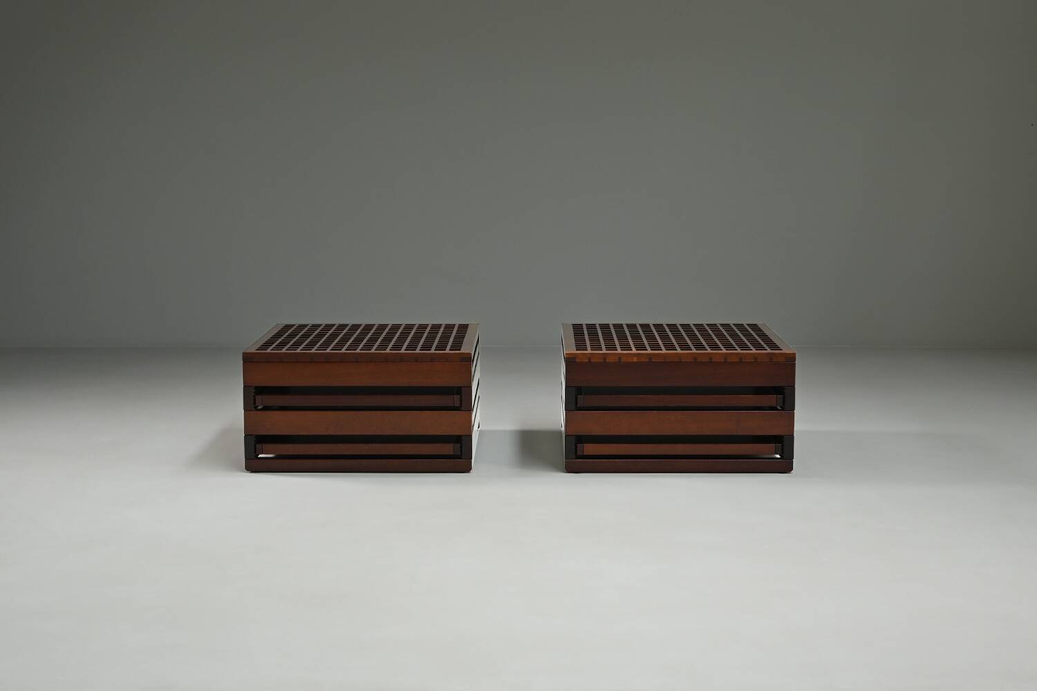 Set of 2 Tetra tables by Bernard Vuarnesson for Bellato, 1980s Italy.