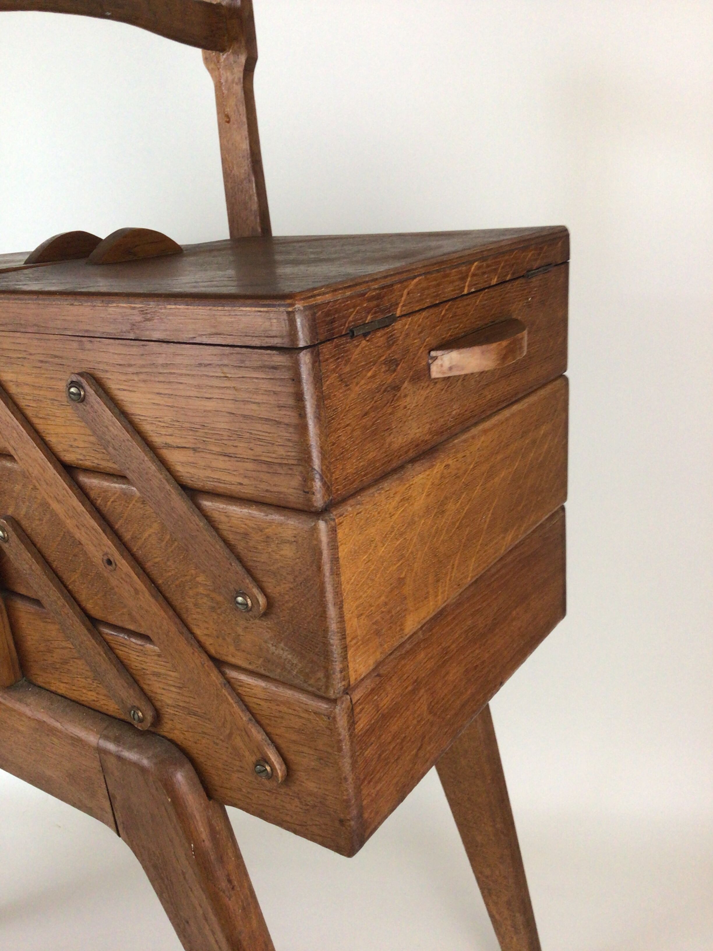 Wooden worker Compass Feet