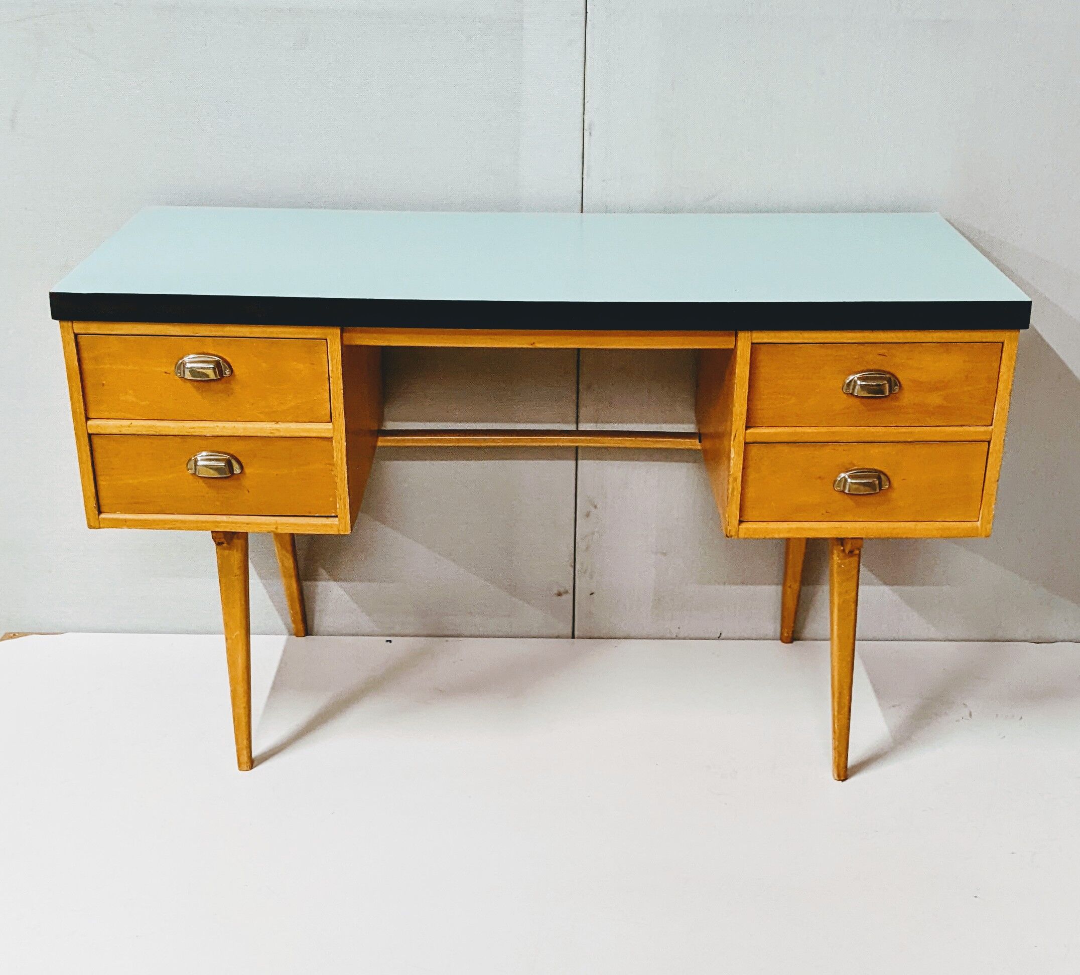Vintage wooden desk / spindle feet