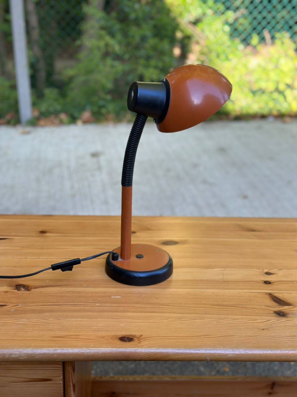 Vintage 70s desk lamp with a swan neck in terracotta and black, space age style.