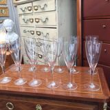 Service of 12 Baccarat champagne flutes.