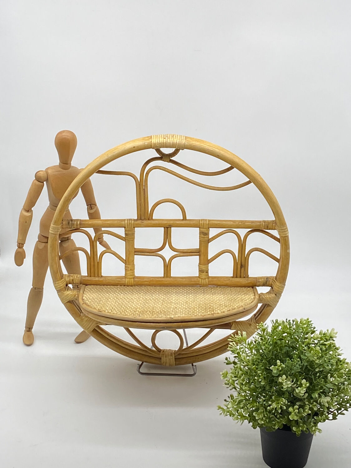 Small hanging shelf in rattan / natural fibers, vintage