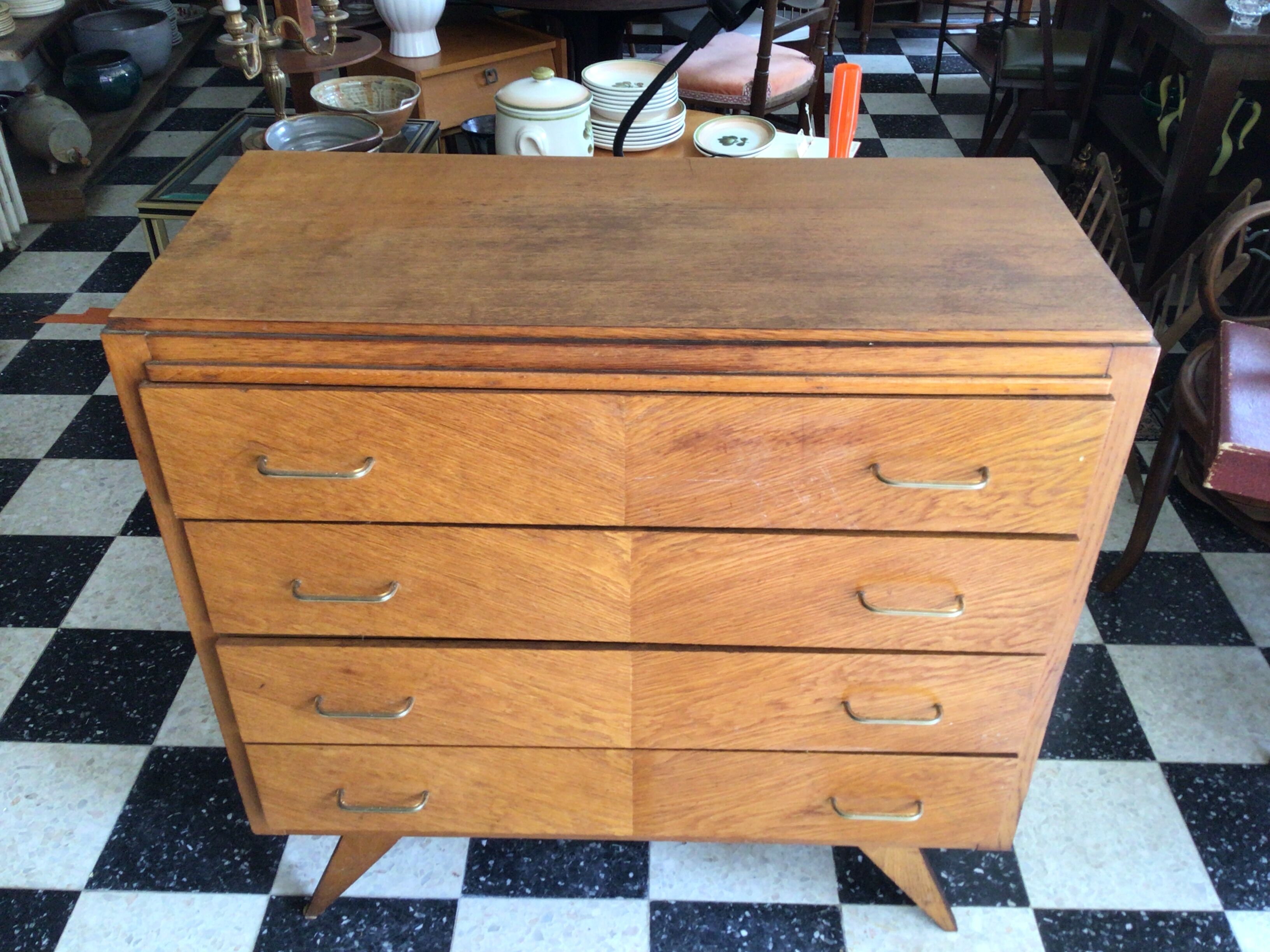 Commode year 60 compass feet