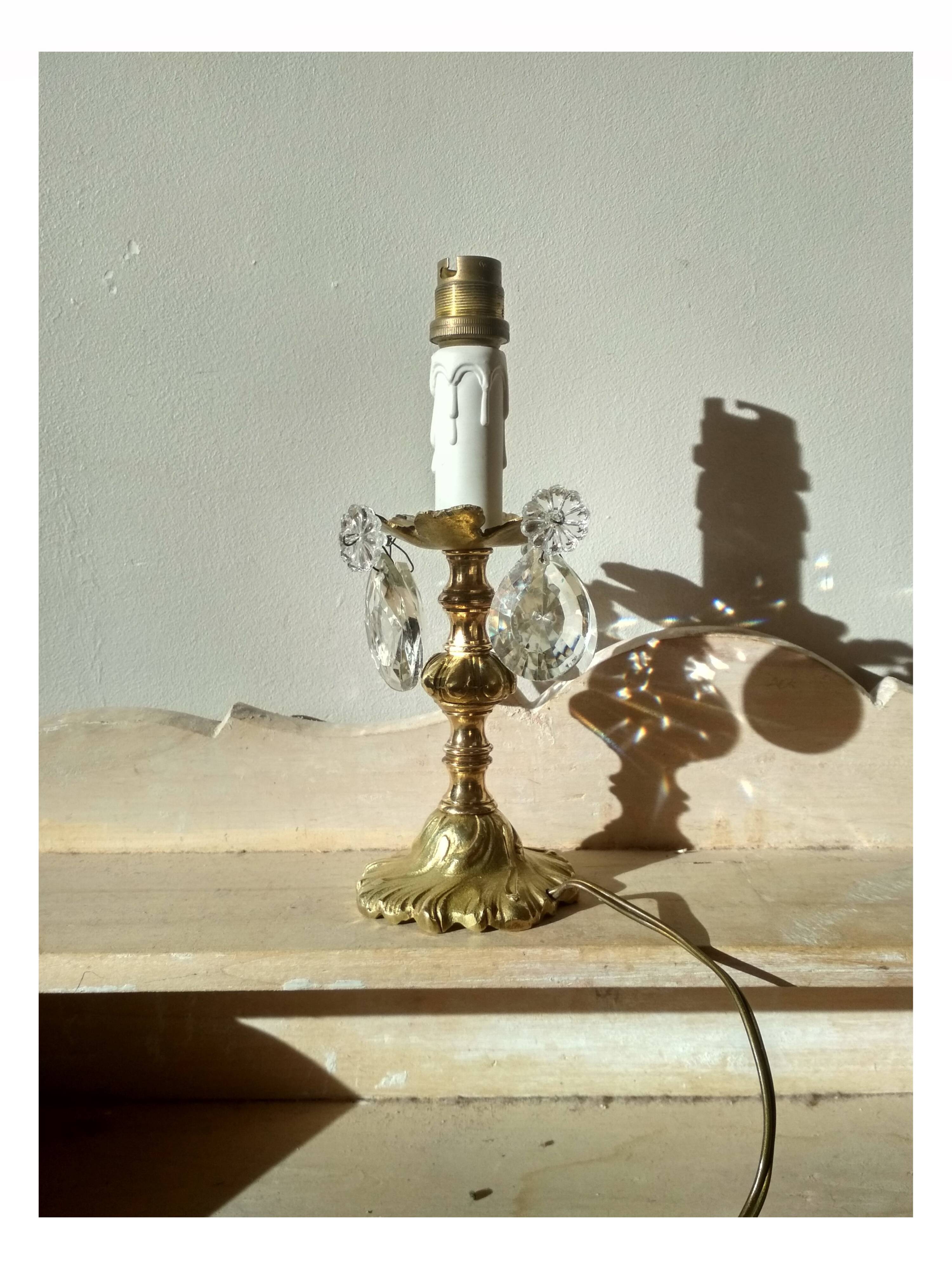 Rococo lamp, chiseled bronze base, fake candle and crystal pendants