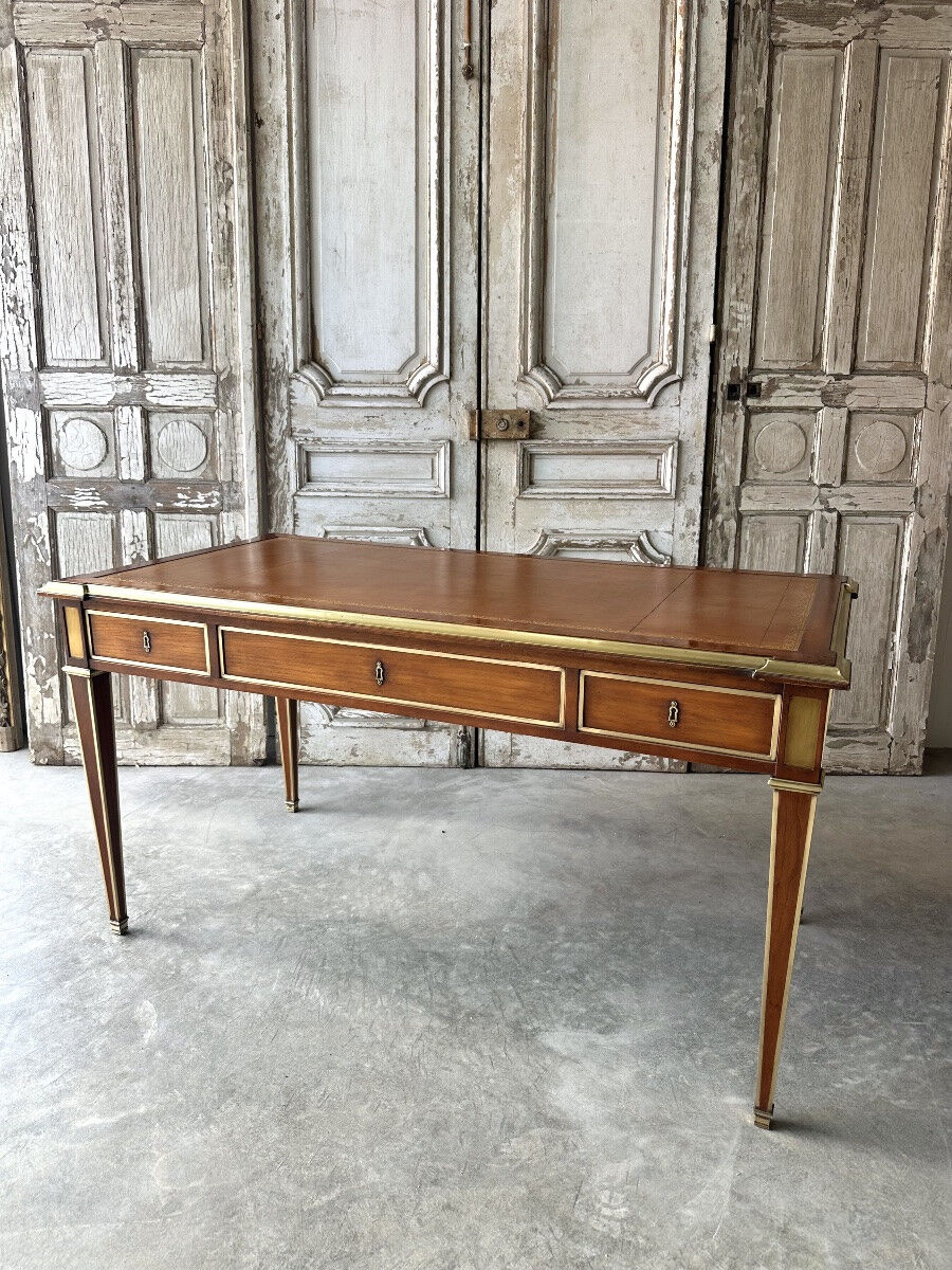 Flat desk in Directoire style