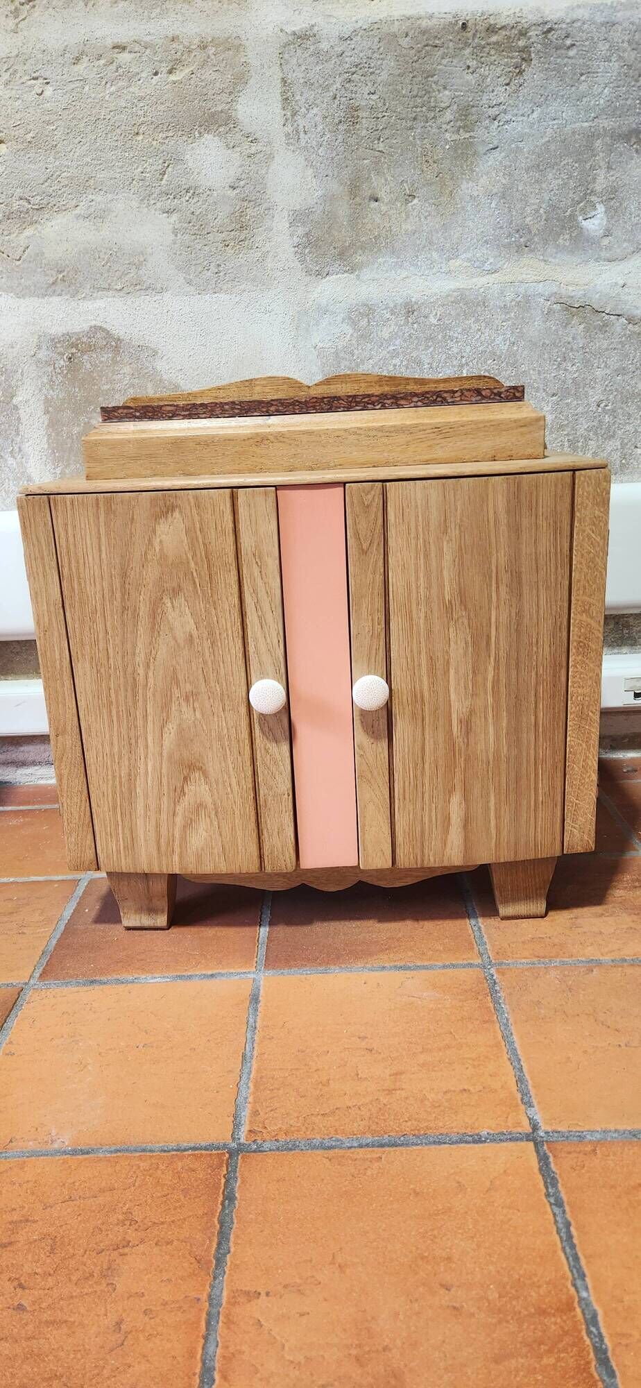 wood and marble bedside table revamped in terracotta