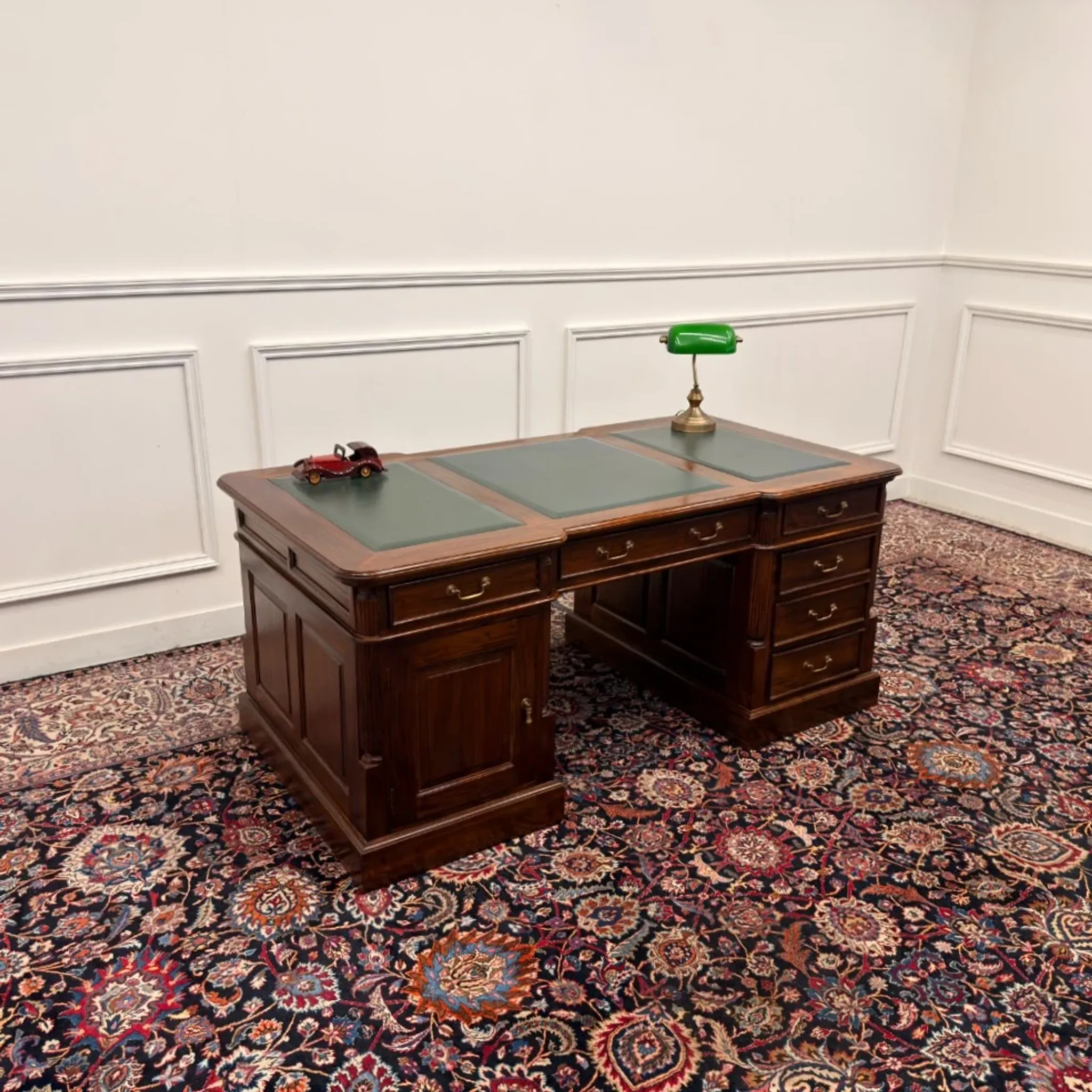 Classic English Desk Partnerdesk
