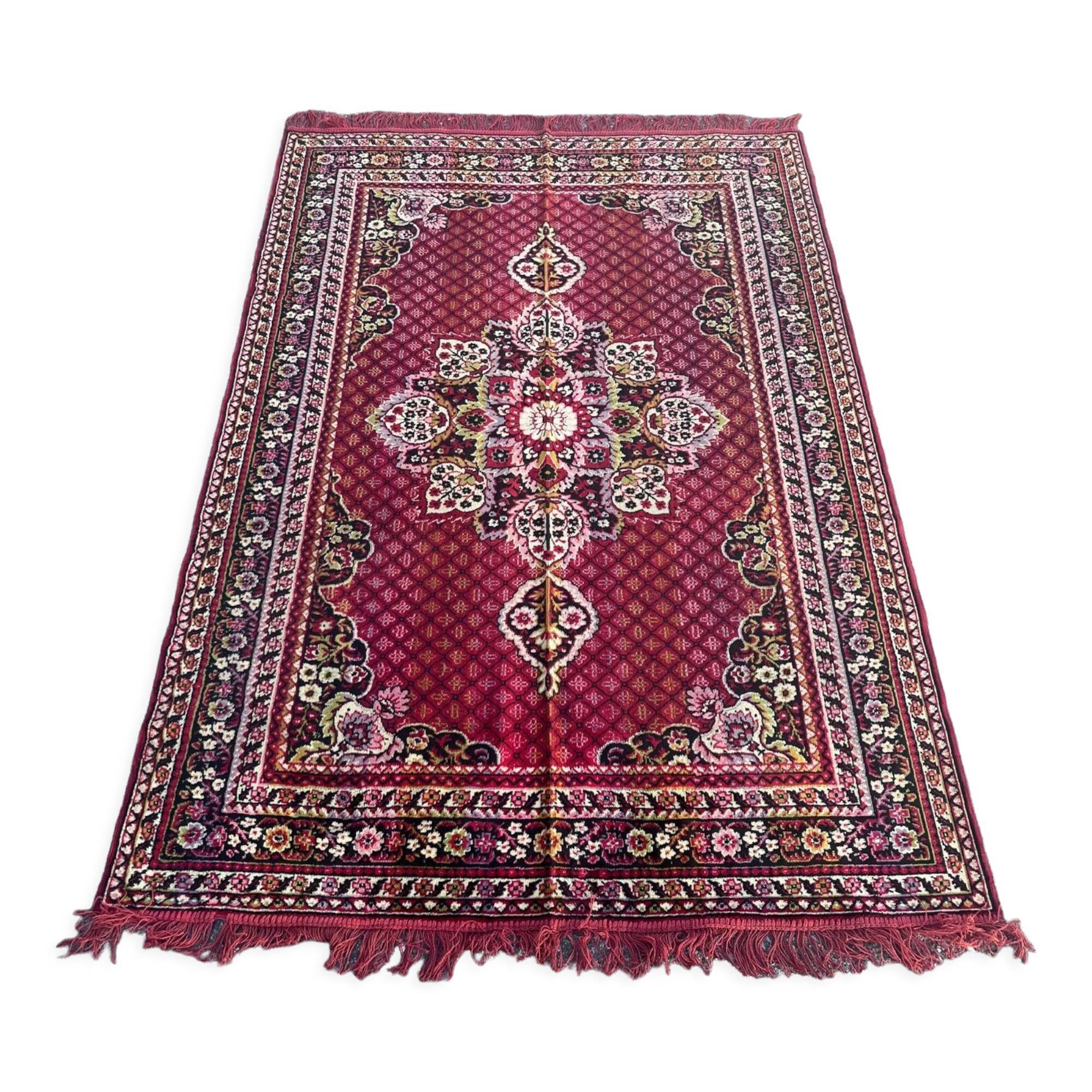 Vintage carpet with floral decoration 123x176cm
