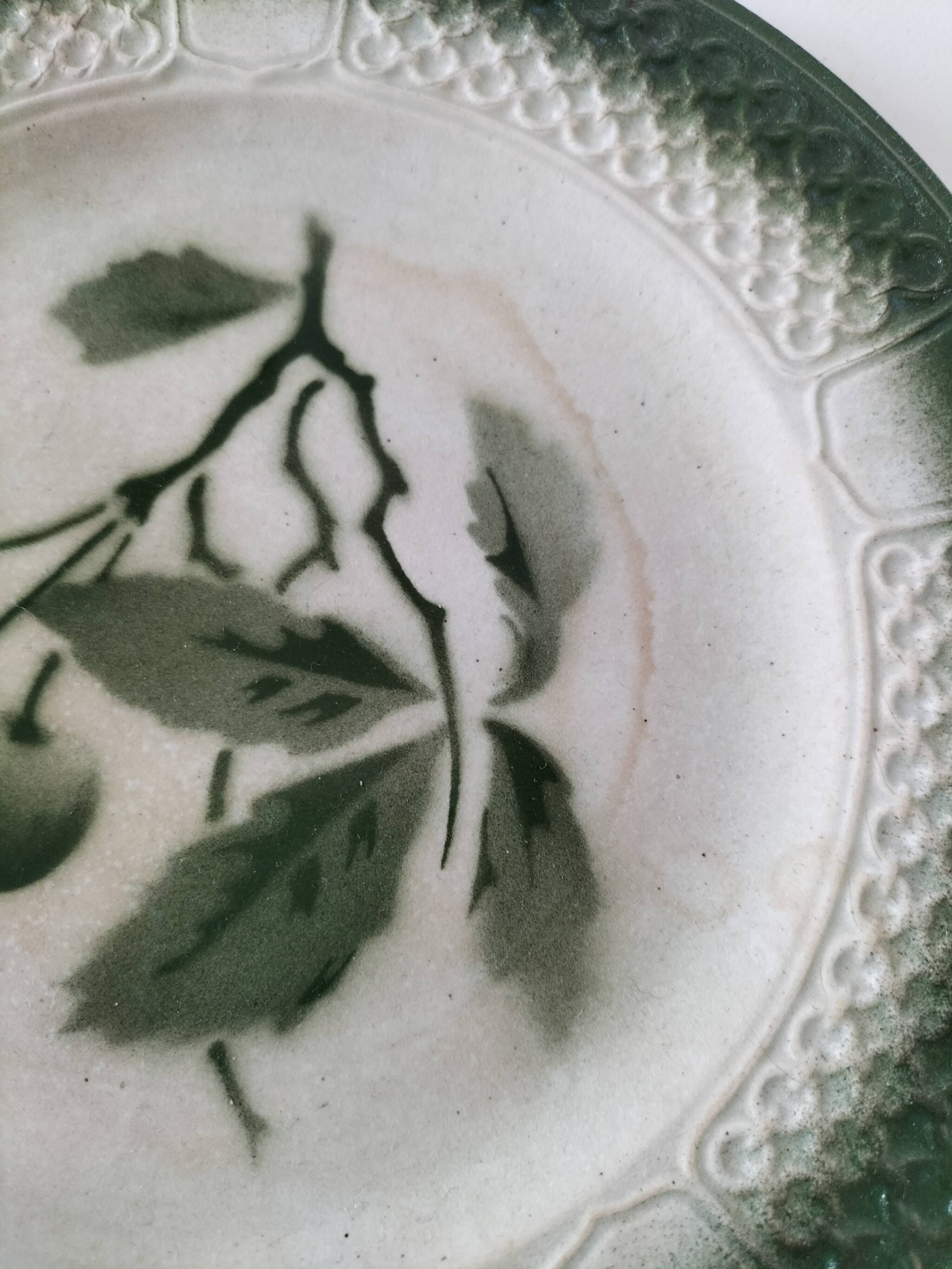 Set of 4 vintage summer fruit dessert plates.