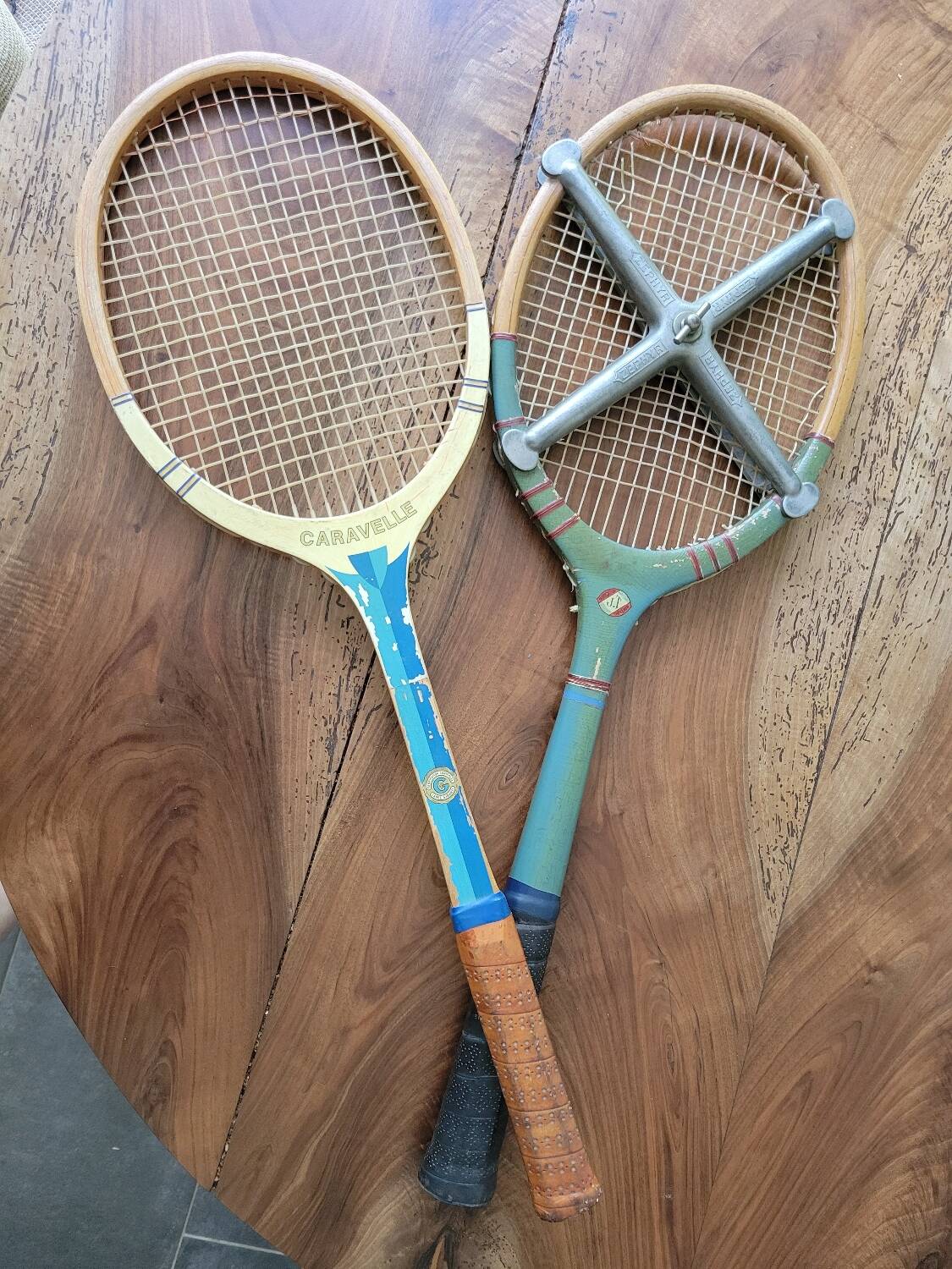 Paire d anciennes raquettes de tennis vers 1930
