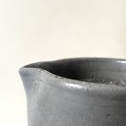 Grand pichet en céramique en grès émaillé gris – artisanat France vers 1970