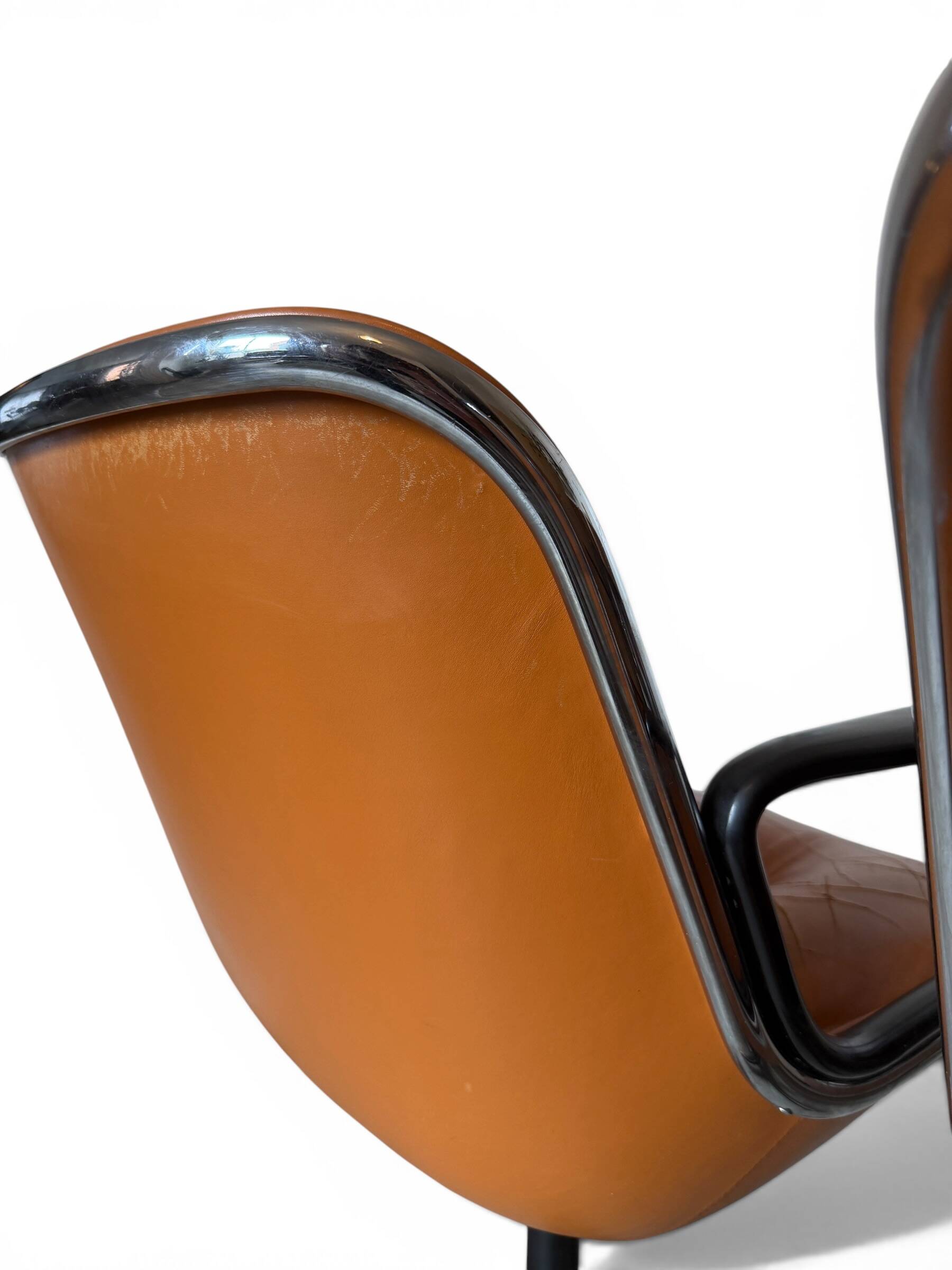 Pair of Knoll Pollock Armchairs - Vintage Camel Leather