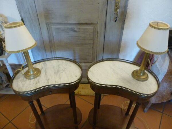 Paire de tables de chevet Anciennes Forme Haricot style Louis XVI- dessus marbre