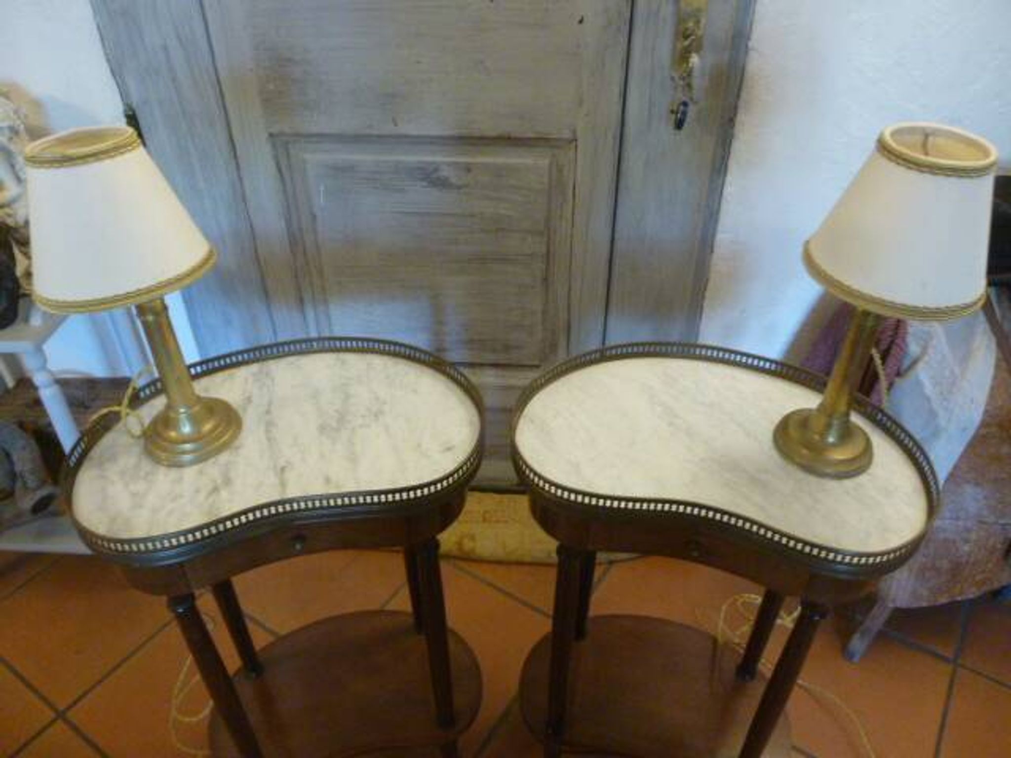 Pair of Antique Louis XVI Style Bean-Shaped Bedside Tables - Marble Top