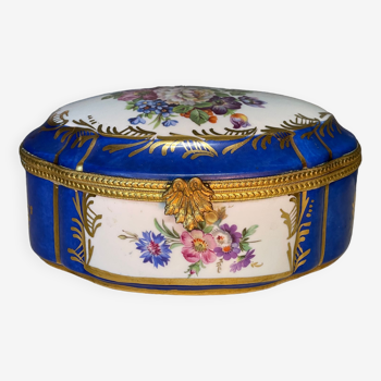 Boite à bijoux en porcelaine de Limoges