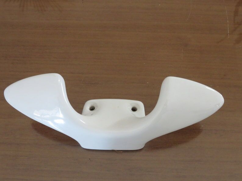 Double hook in white porcelain Art Deco style
