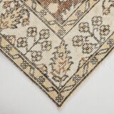 Tapis persan à motifs floraux beige et marron 147x264 cm SK 24773