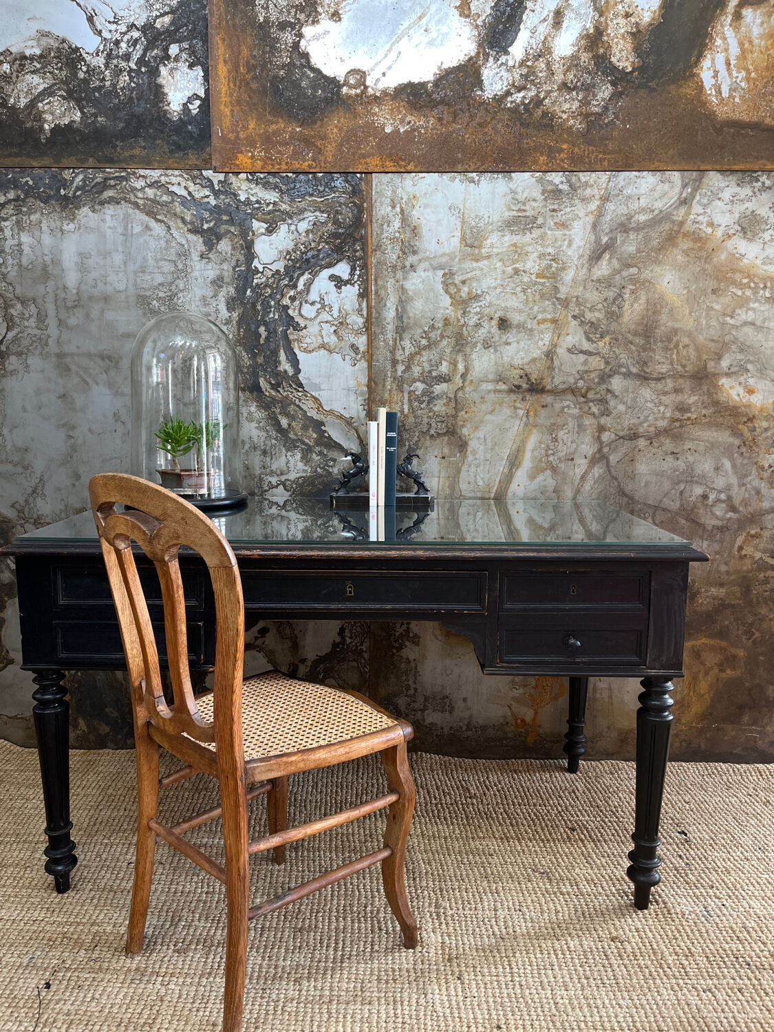 Bureau XIXeme laqué noir et sous main verre biseauté