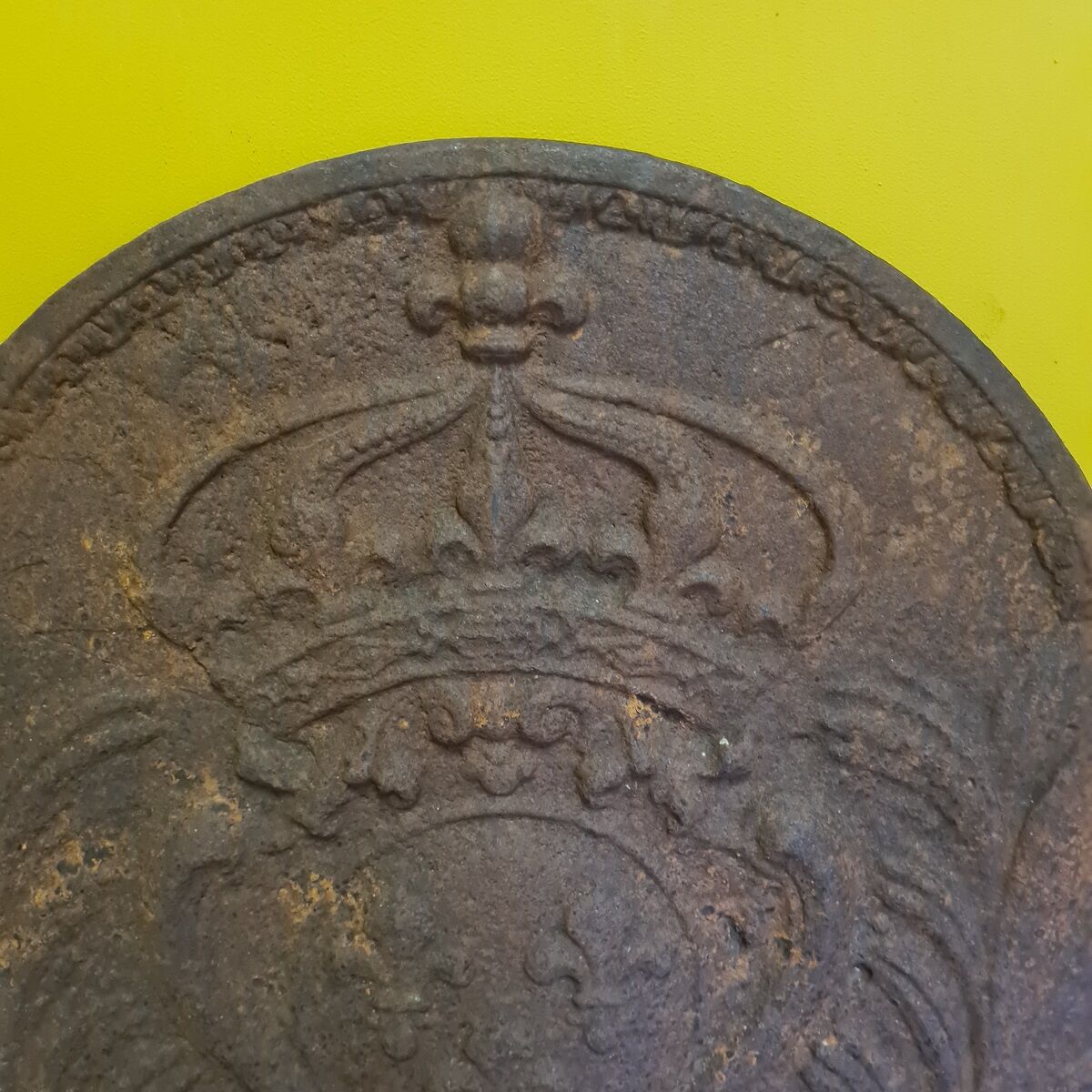 Cast iron fireback with the crowned arms of France