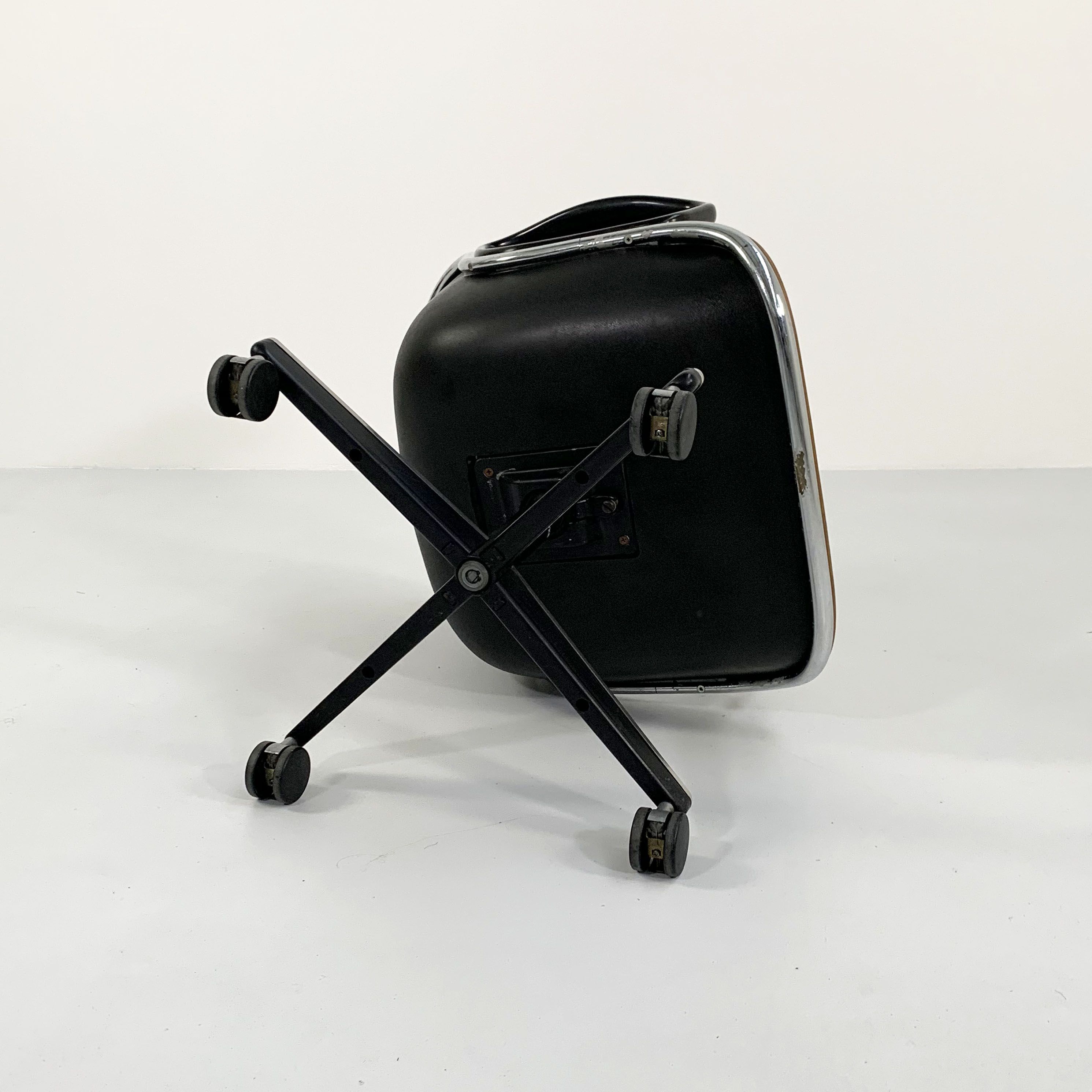 Office chair on camel leather wheels by Charles Pollock for Knoll, 1970