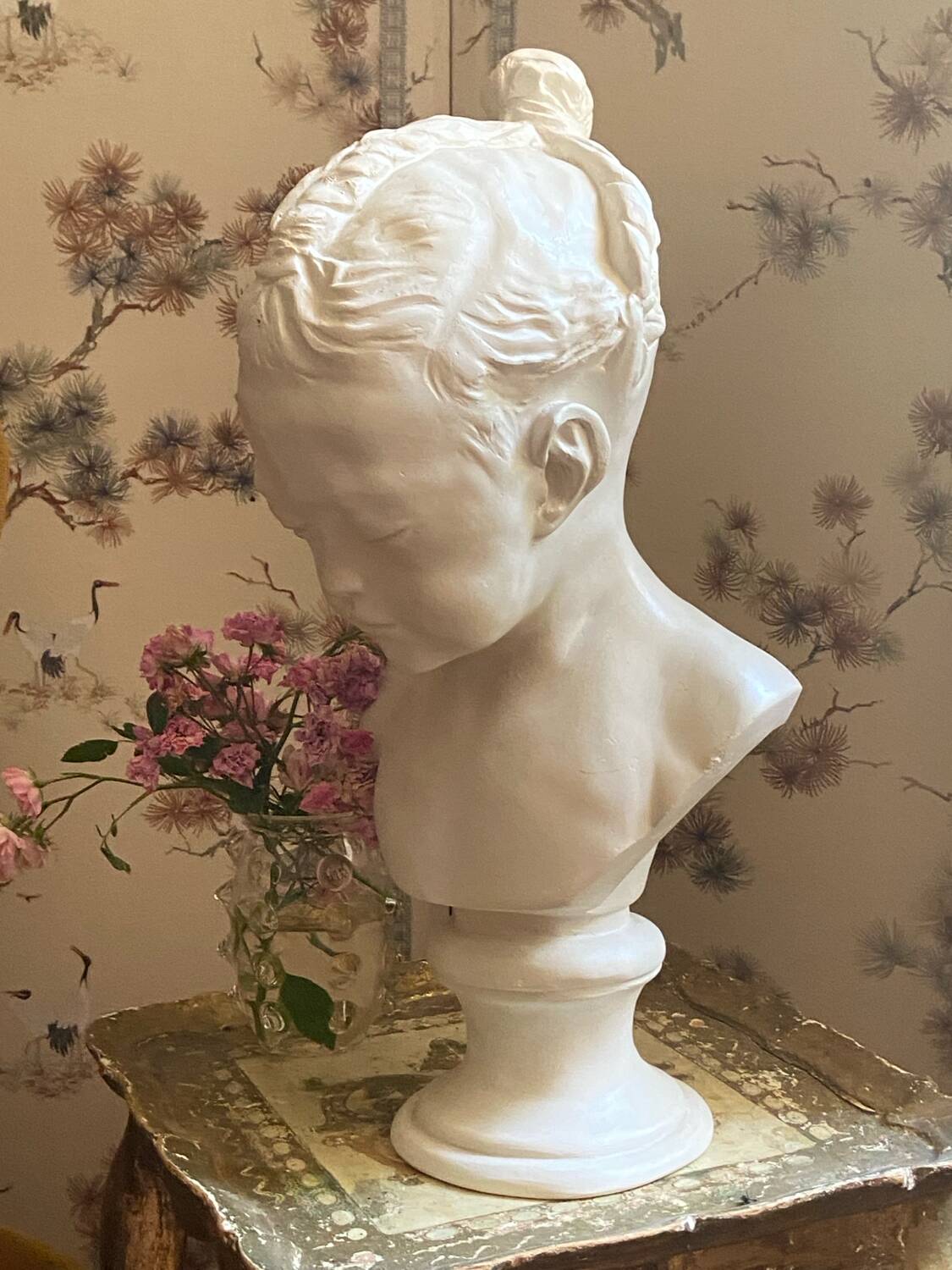 Sculpture en plâtre, buste d’enfant la boudeuse