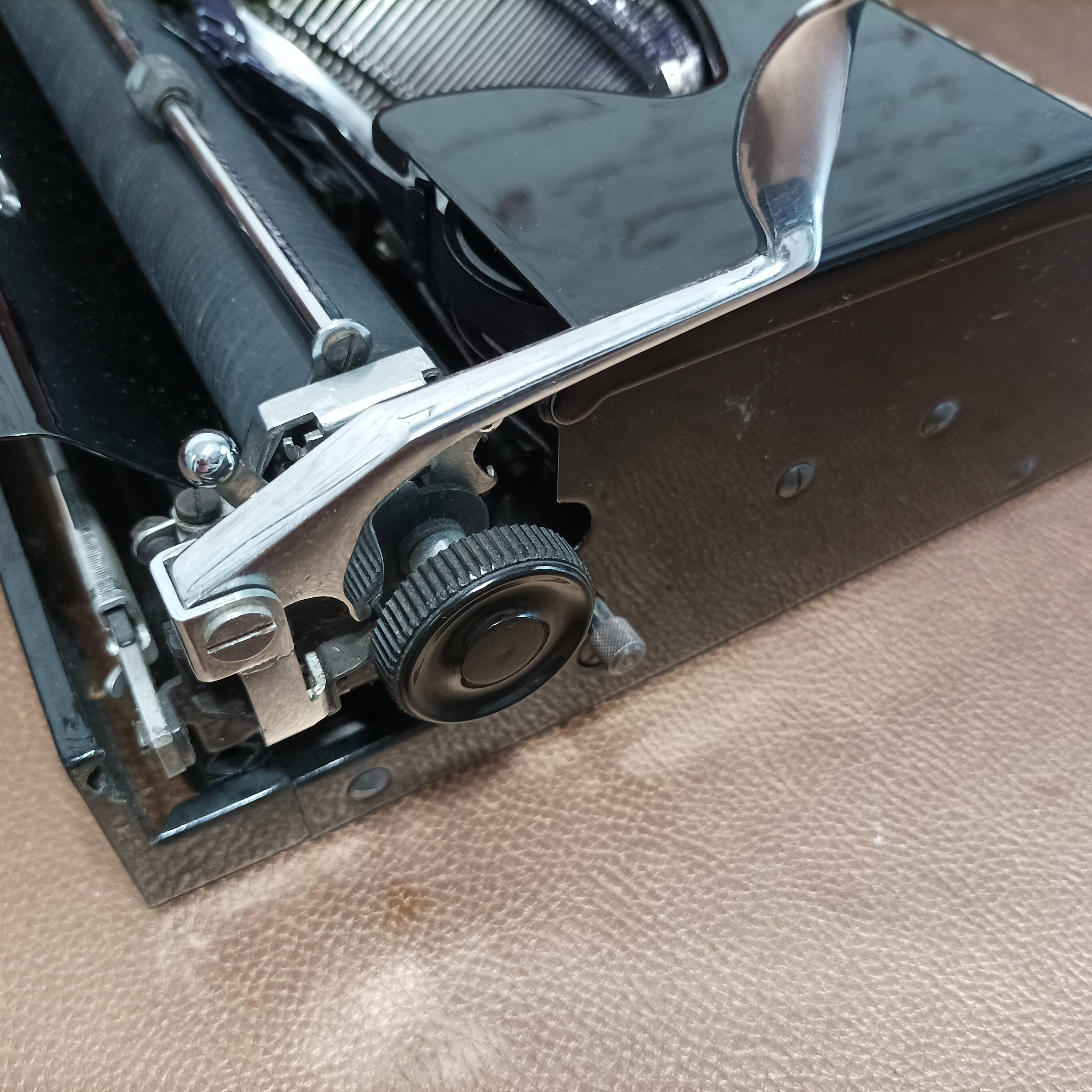 Japy portable typewriter, shiny black metal, 1950s