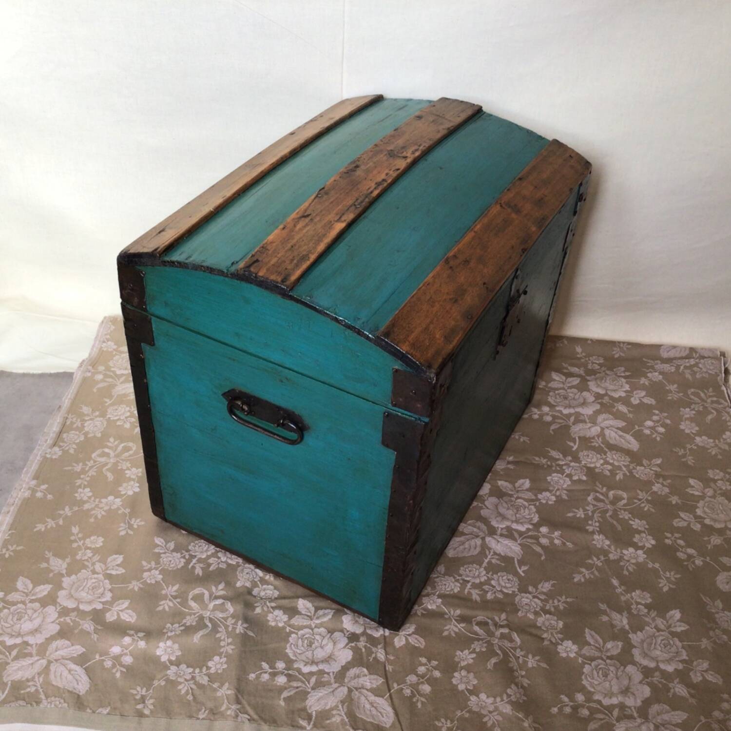 Old curved trunk hat trunk template