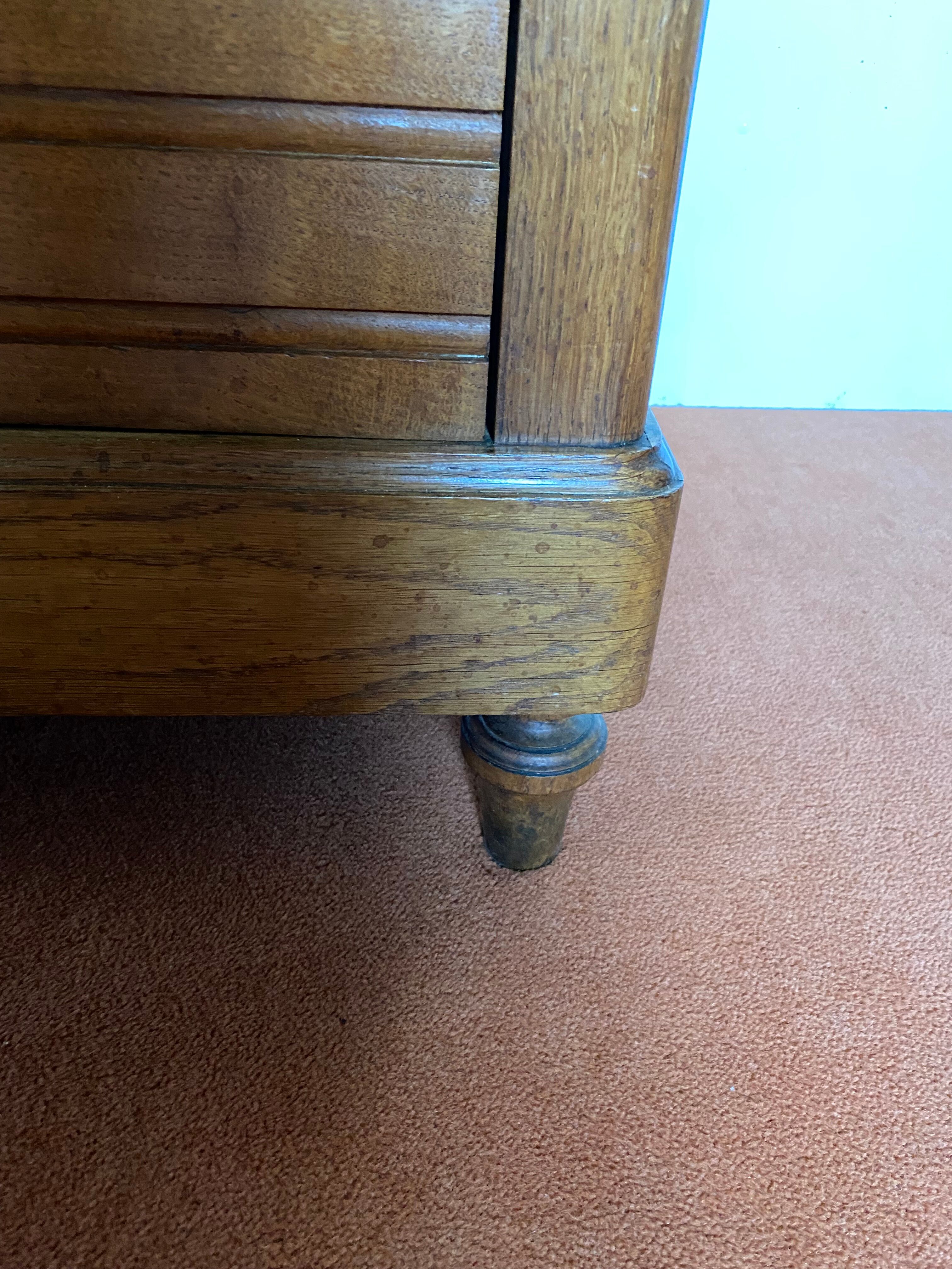 Commode -semainier vintage 6 drawers. Light oak wood furniture in very good condition