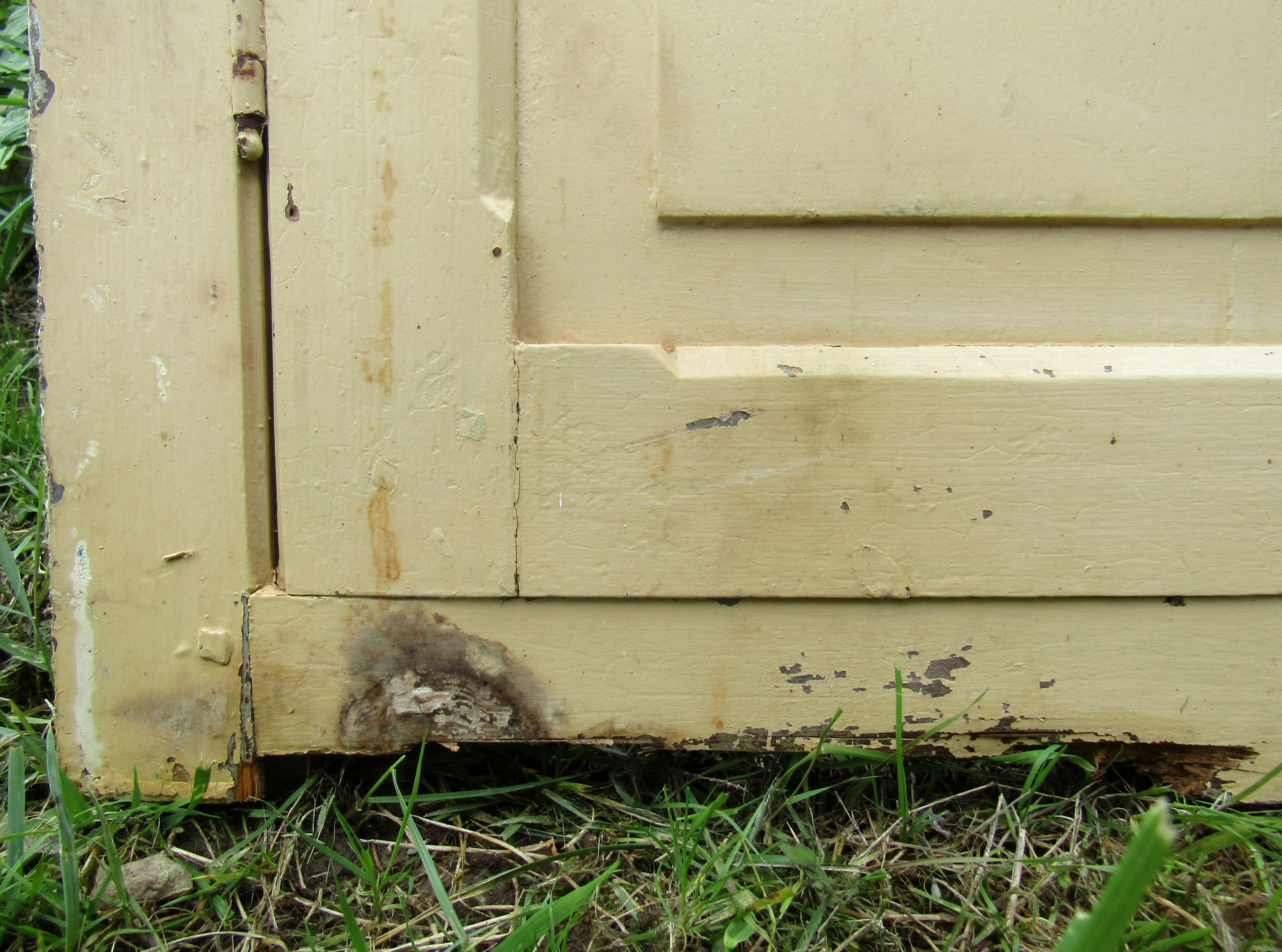 old façade of beige cupboards