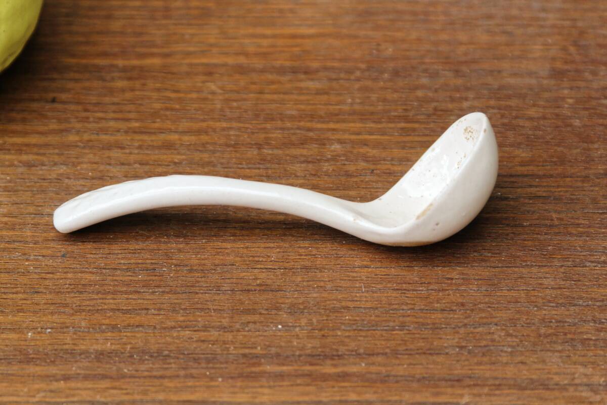 Slush mustard pot, lemon shape