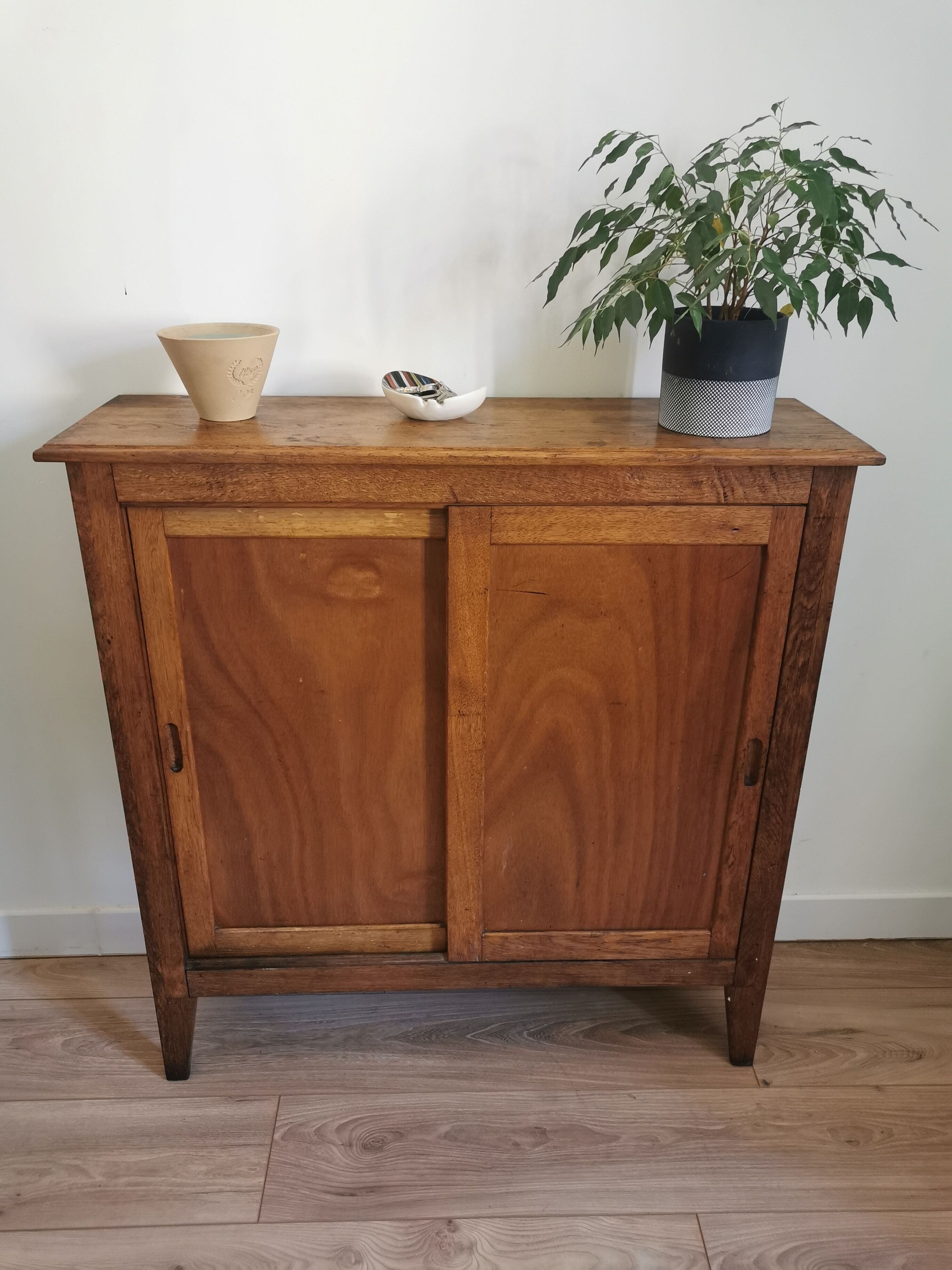 Meuble de rangement des années 40